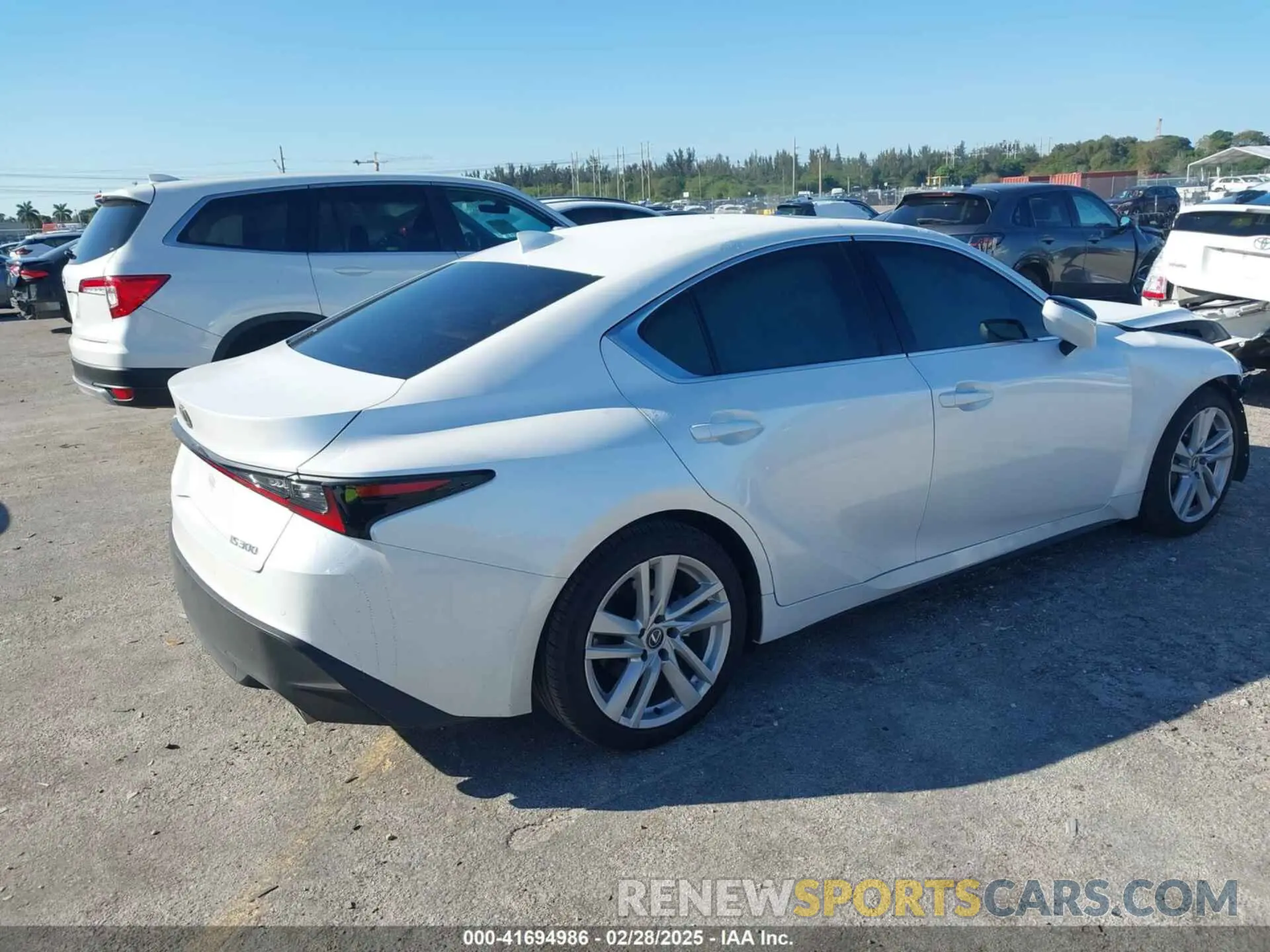 4 fotografías del automóvil dañado JTHCA1D23R5133037 LEXUS IS 300 2024