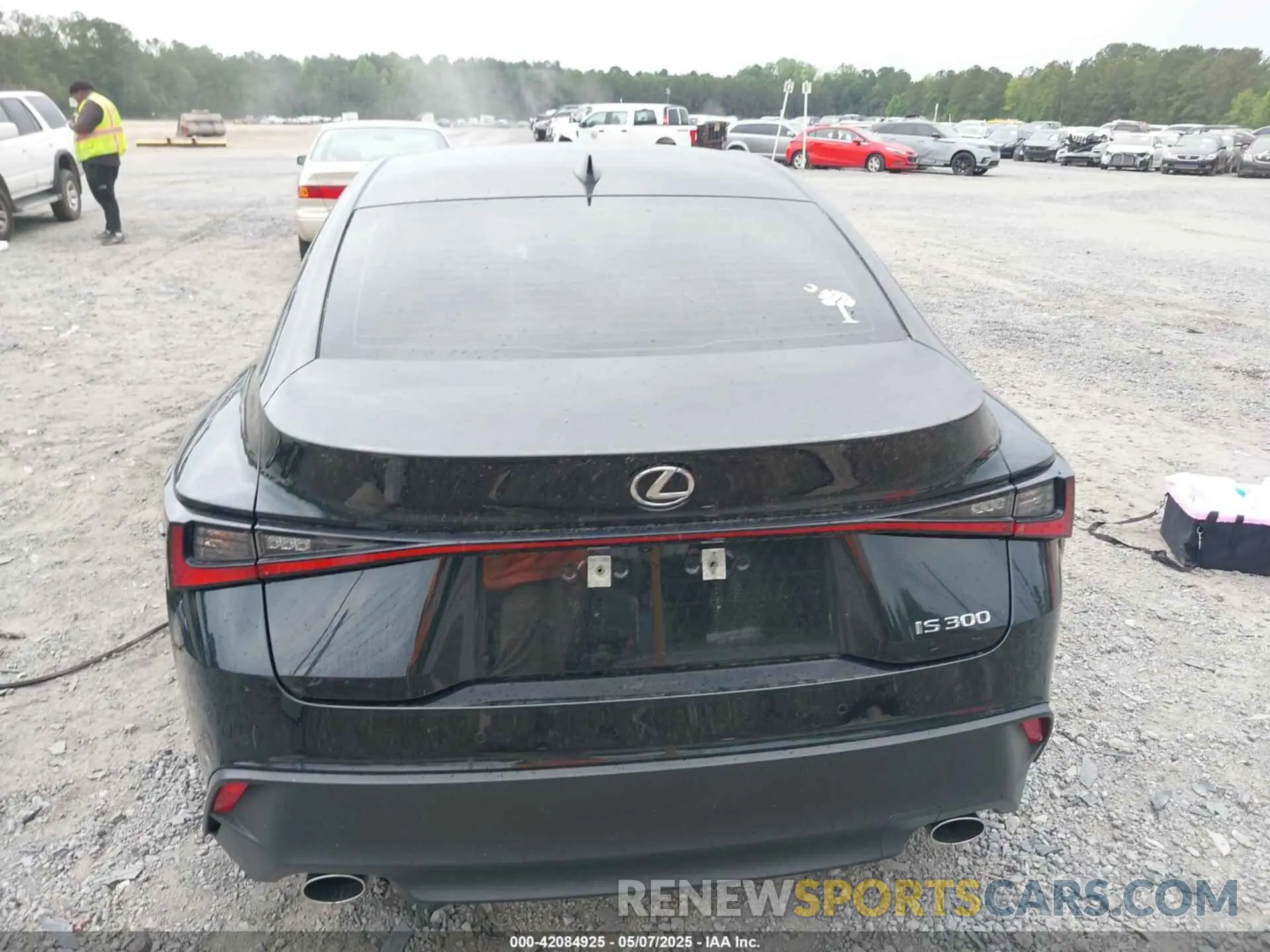 17 fotografías del automóvil dañado JTHCA1D29R5132121 LEXUS IS 300 2024