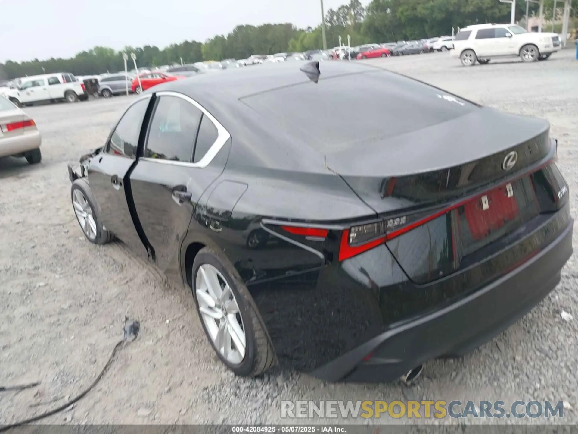 3 fotografías del automóvil dañado JTHCA1D29R5132121 LEXUS IS 300 2024