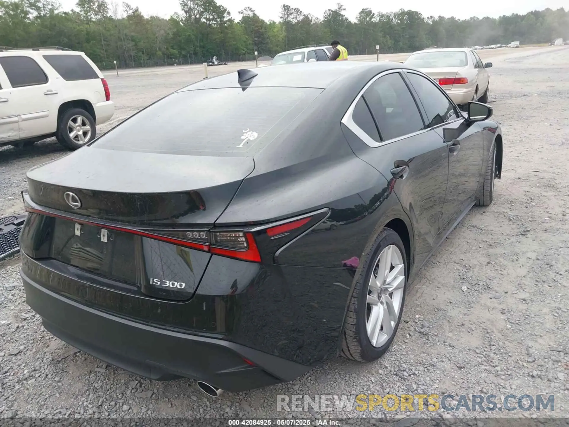 4 fotografías del automóvil dañado JTHCA1D29R5132121 LEXUS IS 300 2024