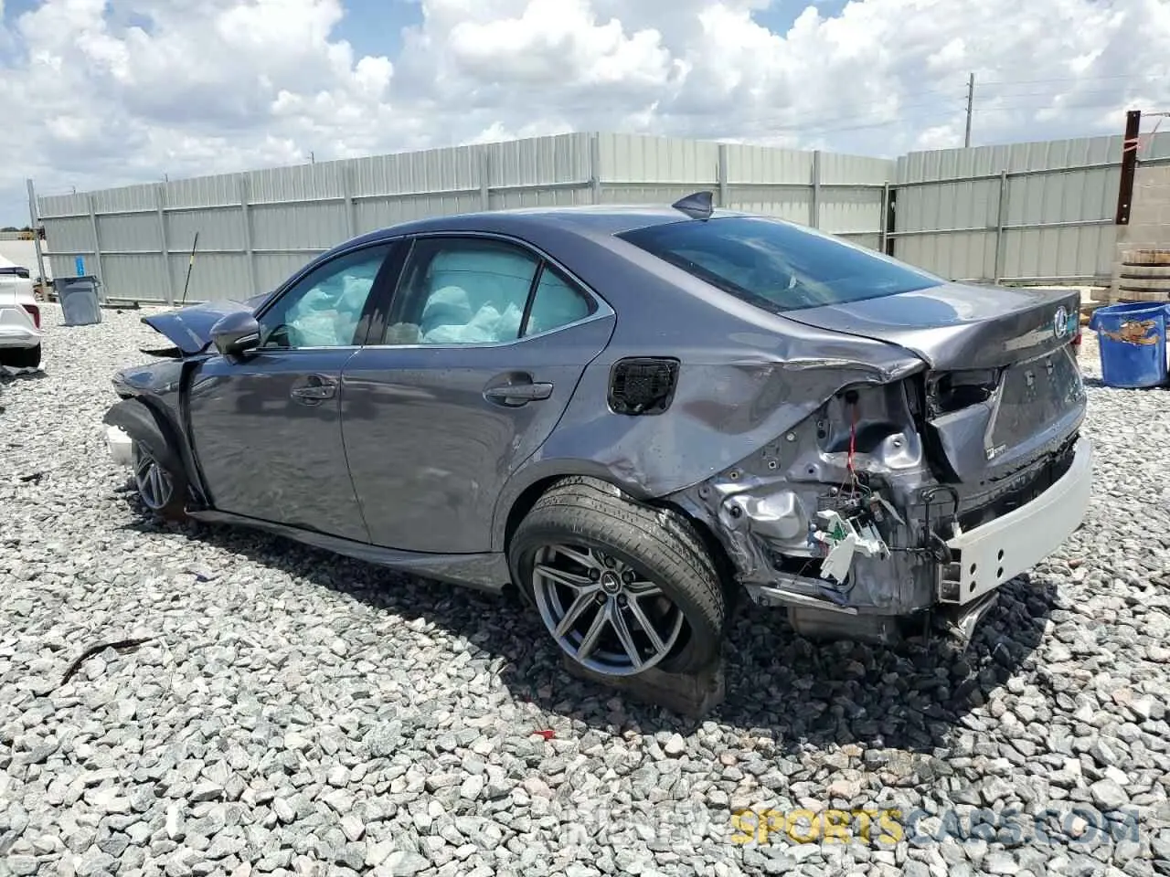 2 fotografías del automóvil dañado JTHGA1D20L5107925 LEXUS IS 300 F S 2020