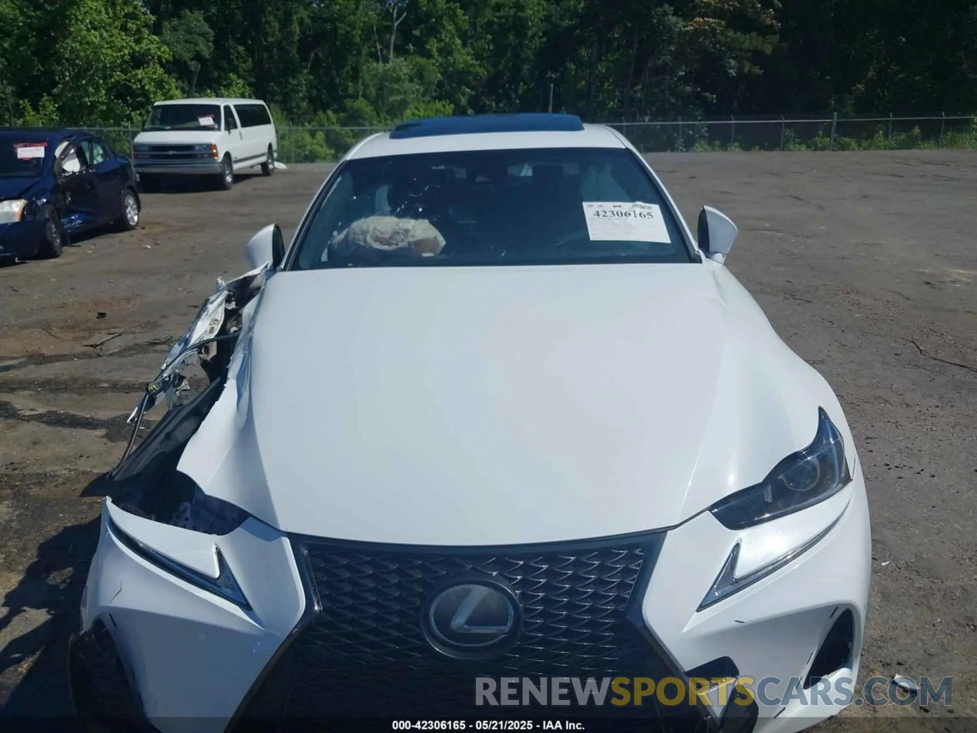 12 fotografías del automóvil dañado JTHBZ1D21K5034050 LEXUS IS 350 2019