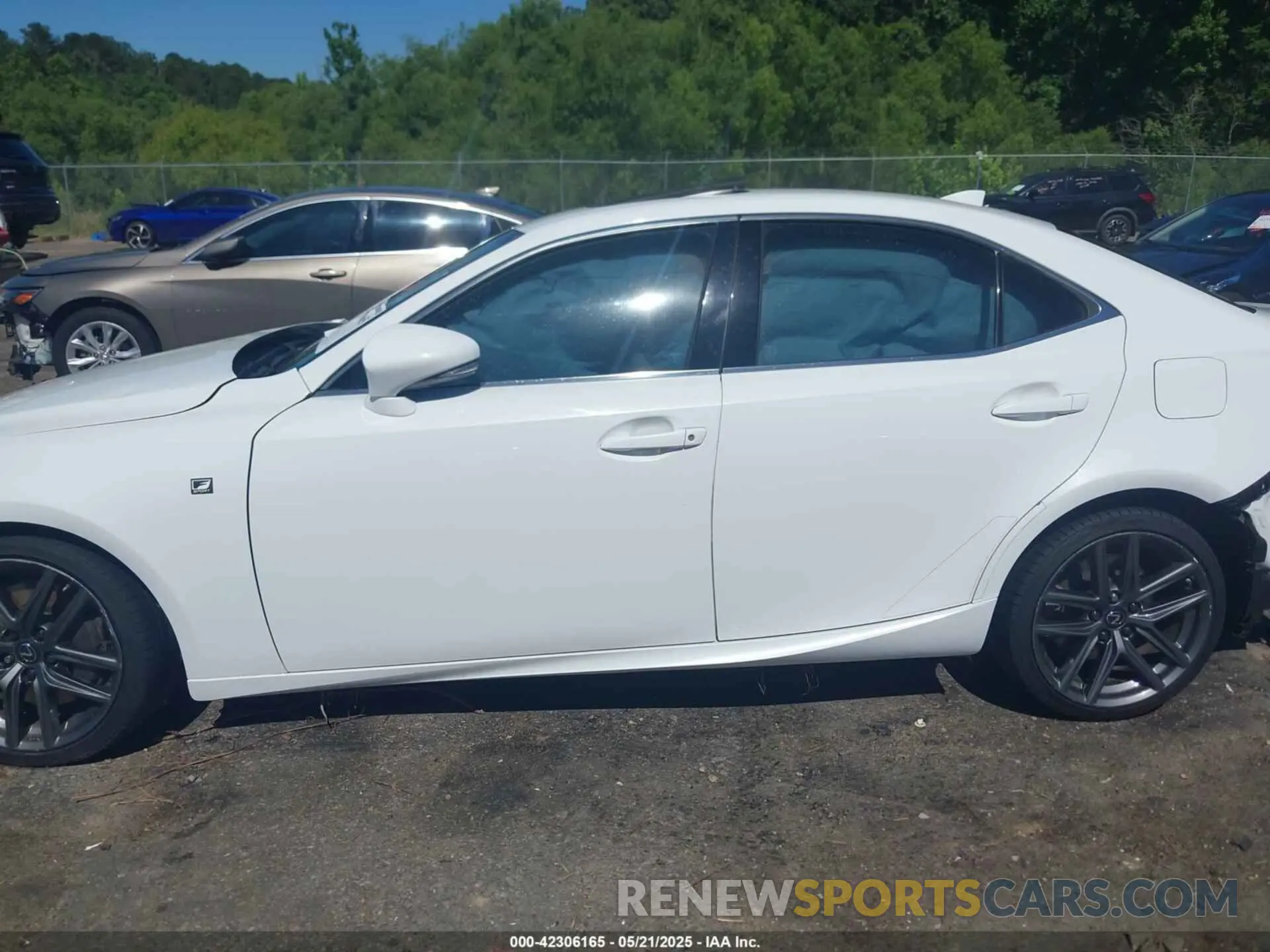 14 fotografías del automóvil dañado JTHBZ1D21K5034050 LEXUS IS 350 2019