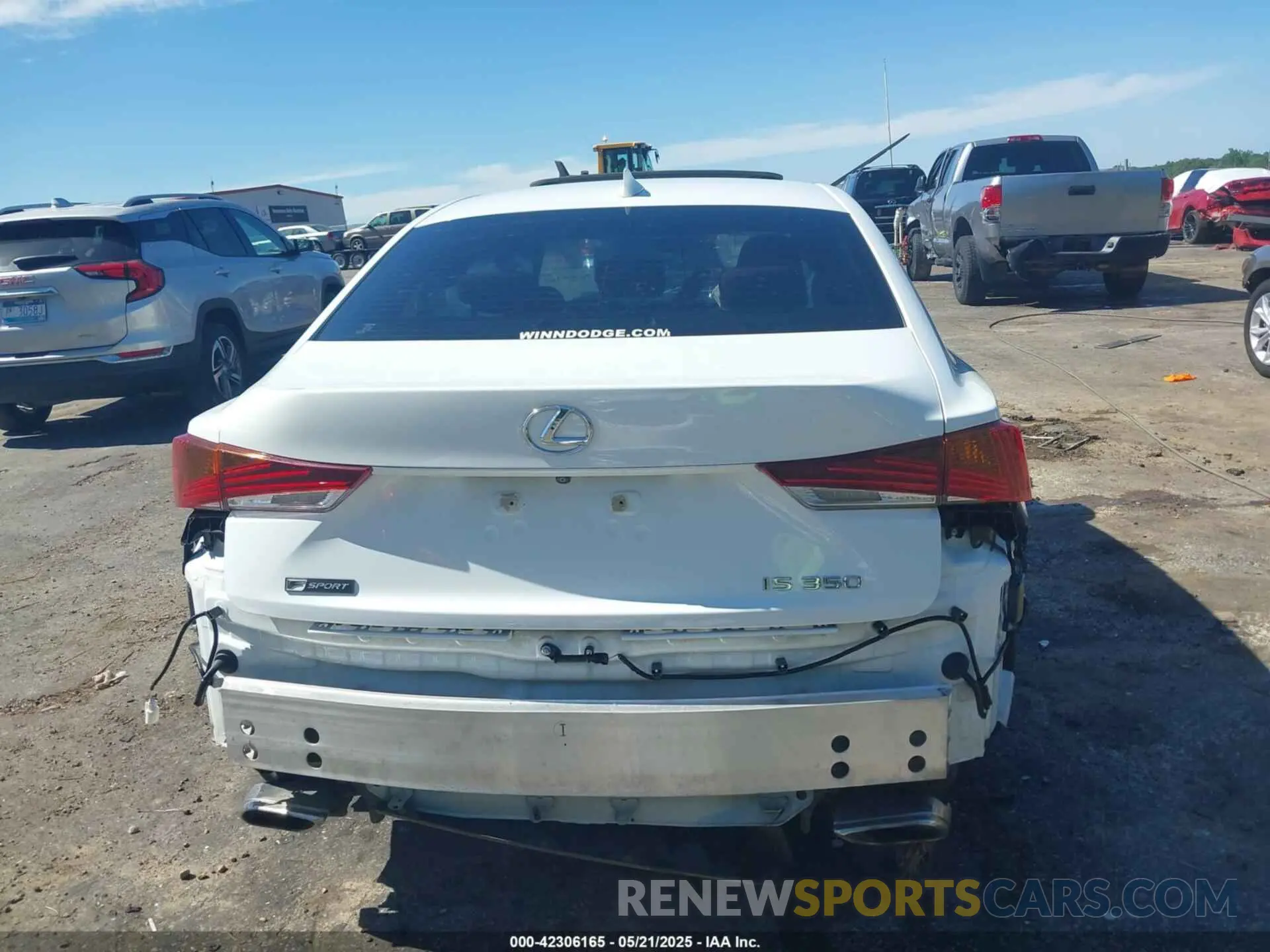 16 fotografías del automóvil dañado JTHBZ1D21K5034050 LEXUS IS 350 2019