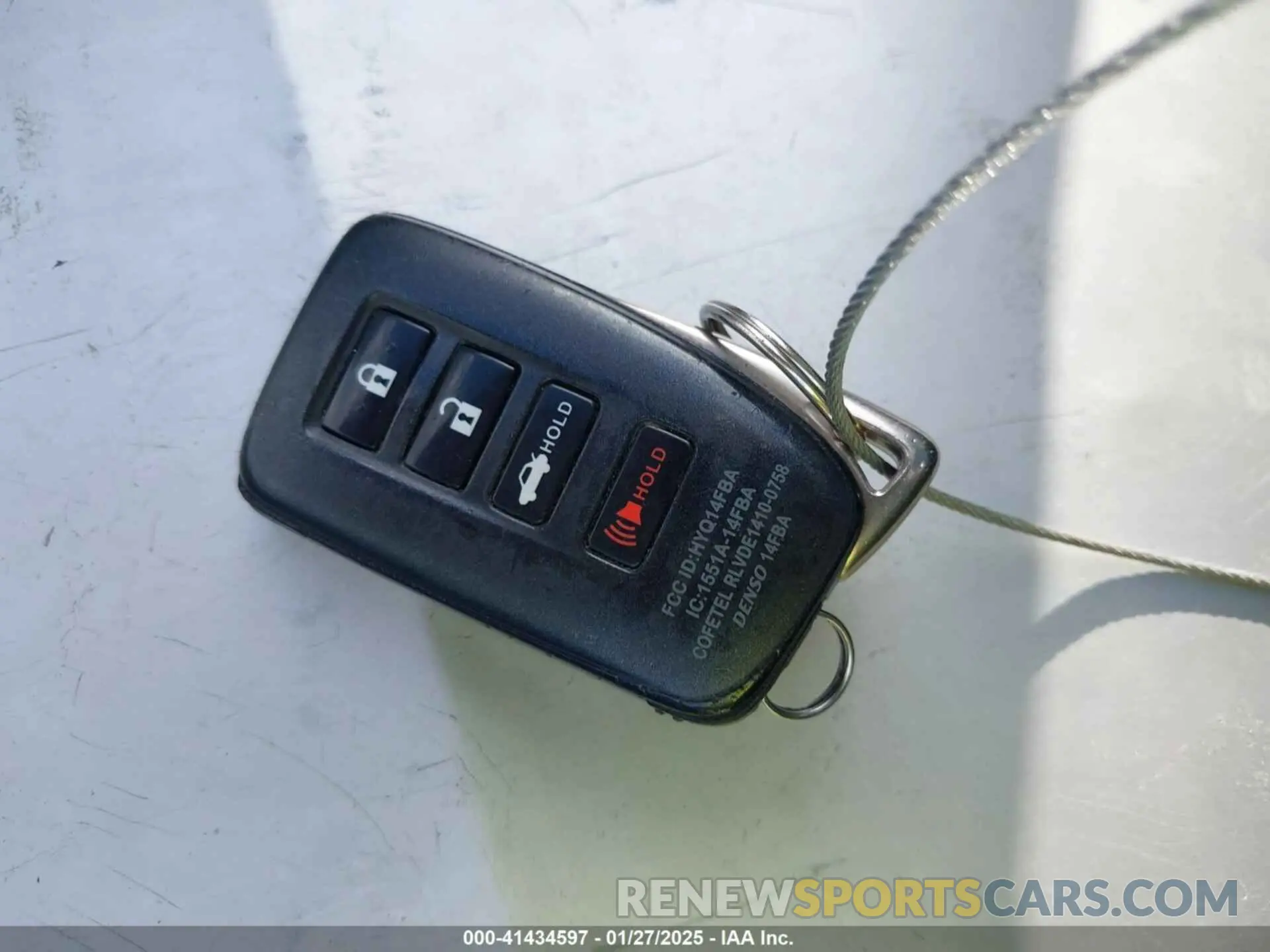 11 fotografías del automóvil dañado JTHCZ1D26K5016681 LEXUS IS 350 2019