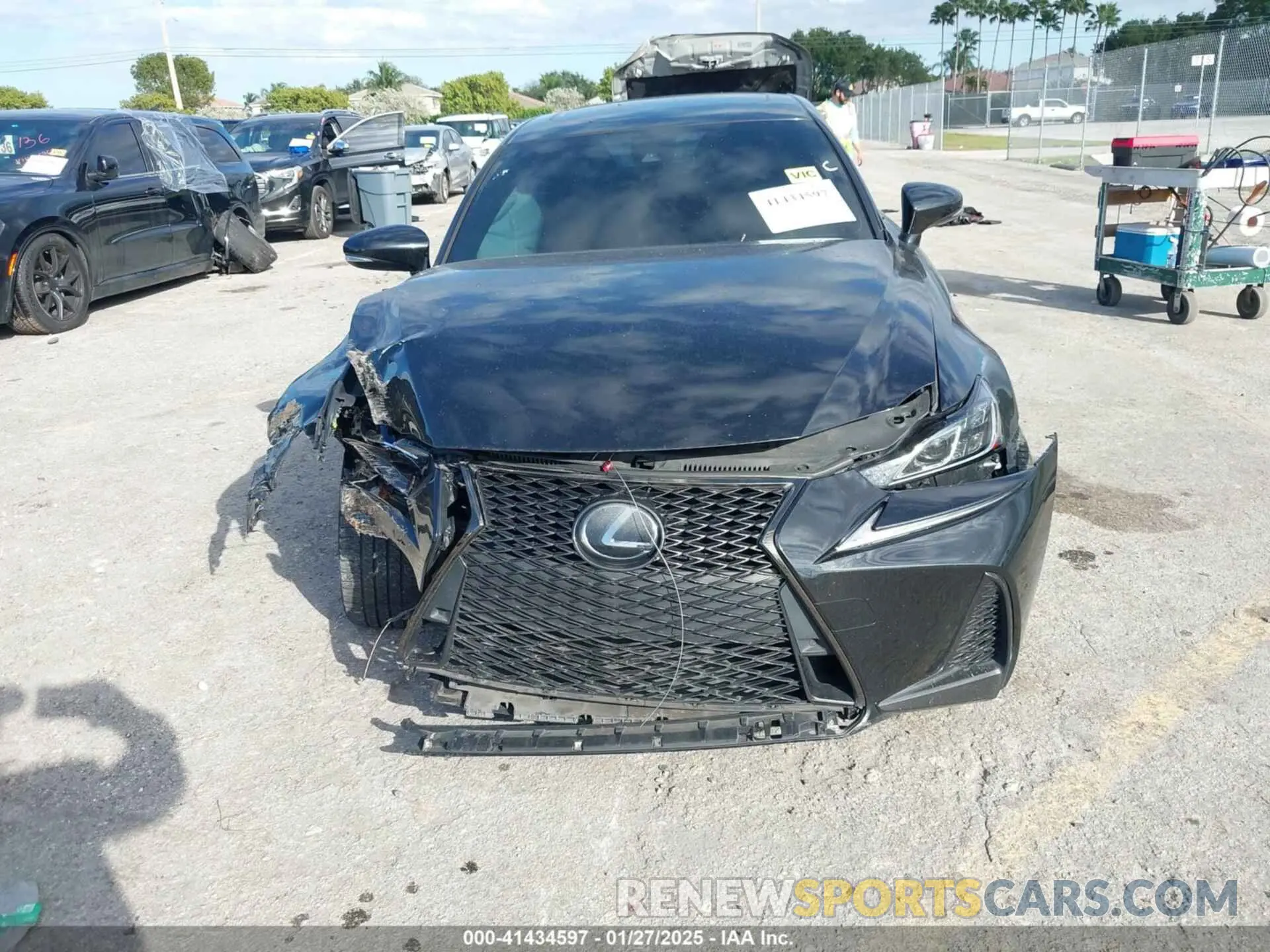 13 fotografías del automóvil dañado JTHCZ1D26K5016681 LEXUS IS 350 2019