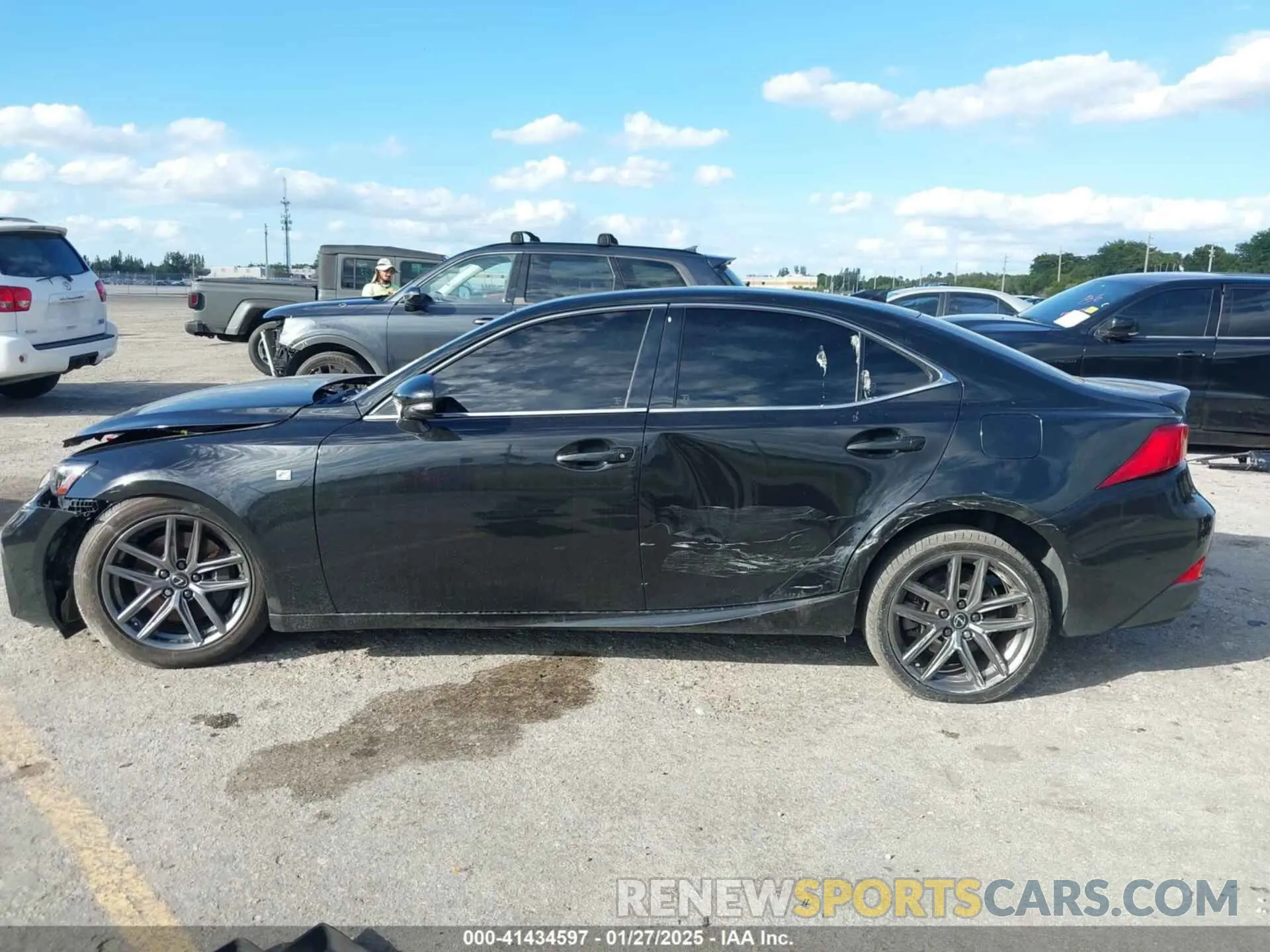 15 fotografías del automóvil dañado JTHCZ1D26K5016681 LEXUS IS 350 2019