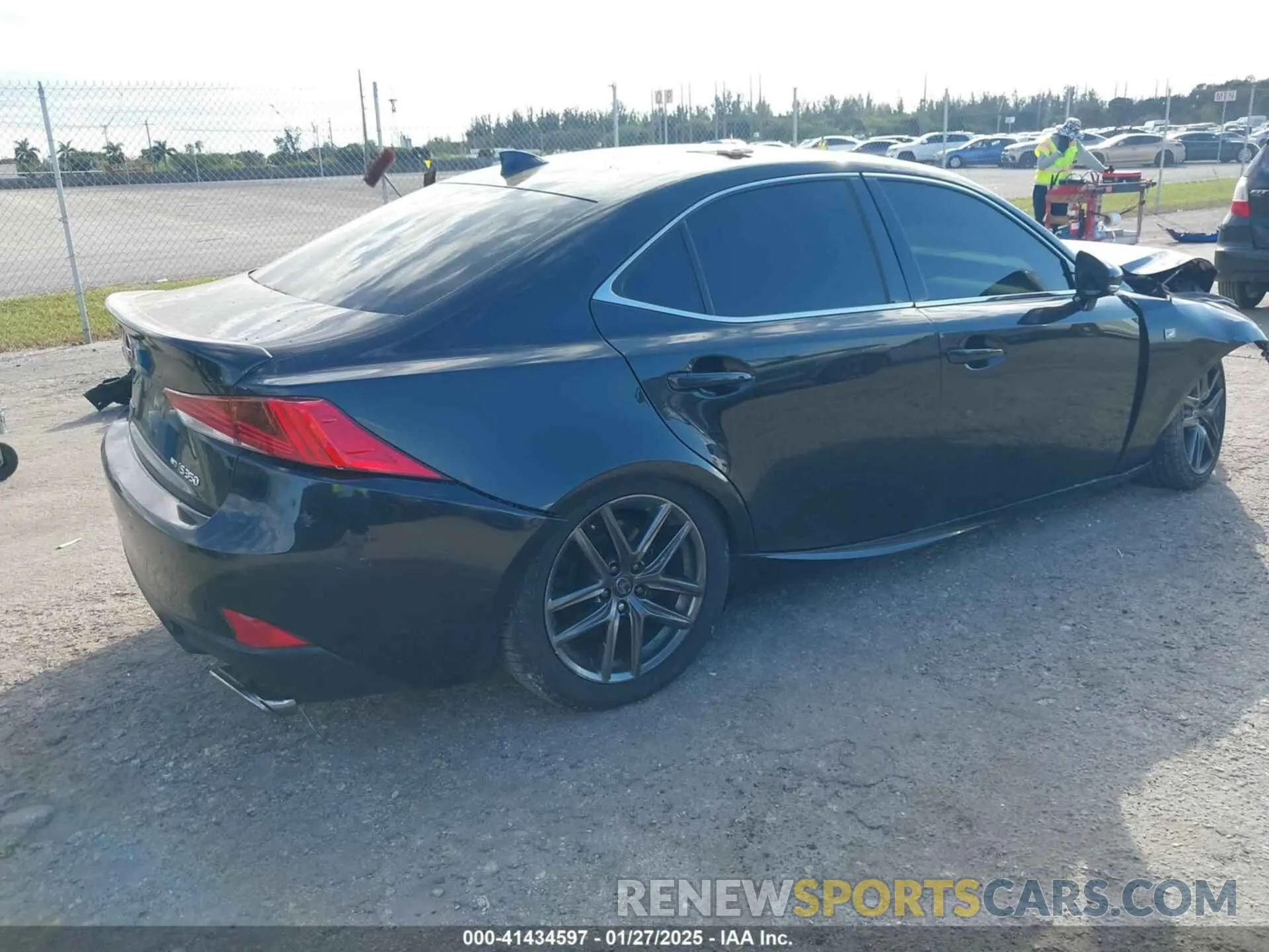 4 fotografías del automóvil dañado JTHCZ1D26K5016681 LEXUS IS 350 2019