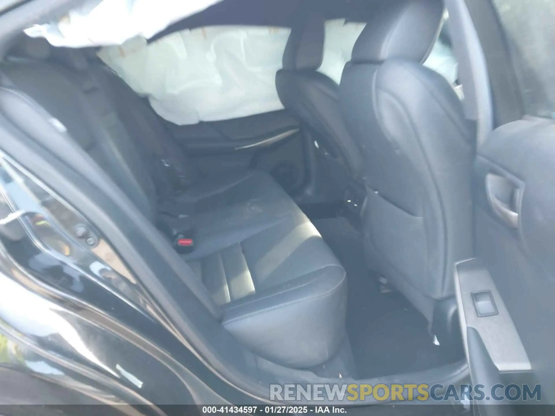 8 fotografías del automóvil dañado JTHCZ1D26K5016681 LEXUS IS 350 2019
