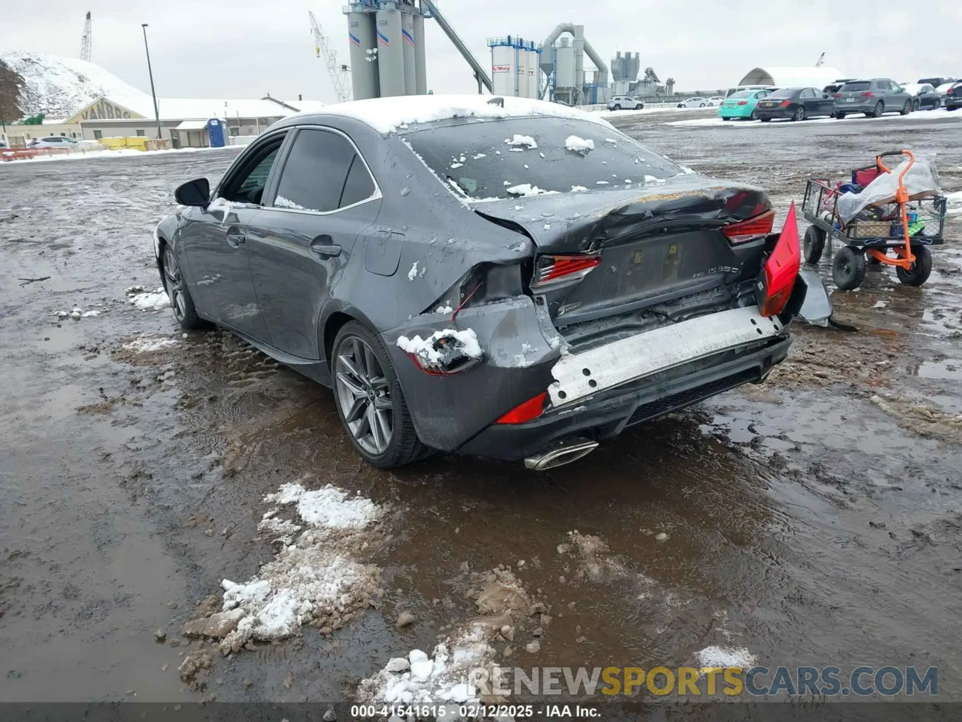 3 fotografías del automóvil dañado JTHCZ1D27K5016253 LEXUS IS 350 2019
