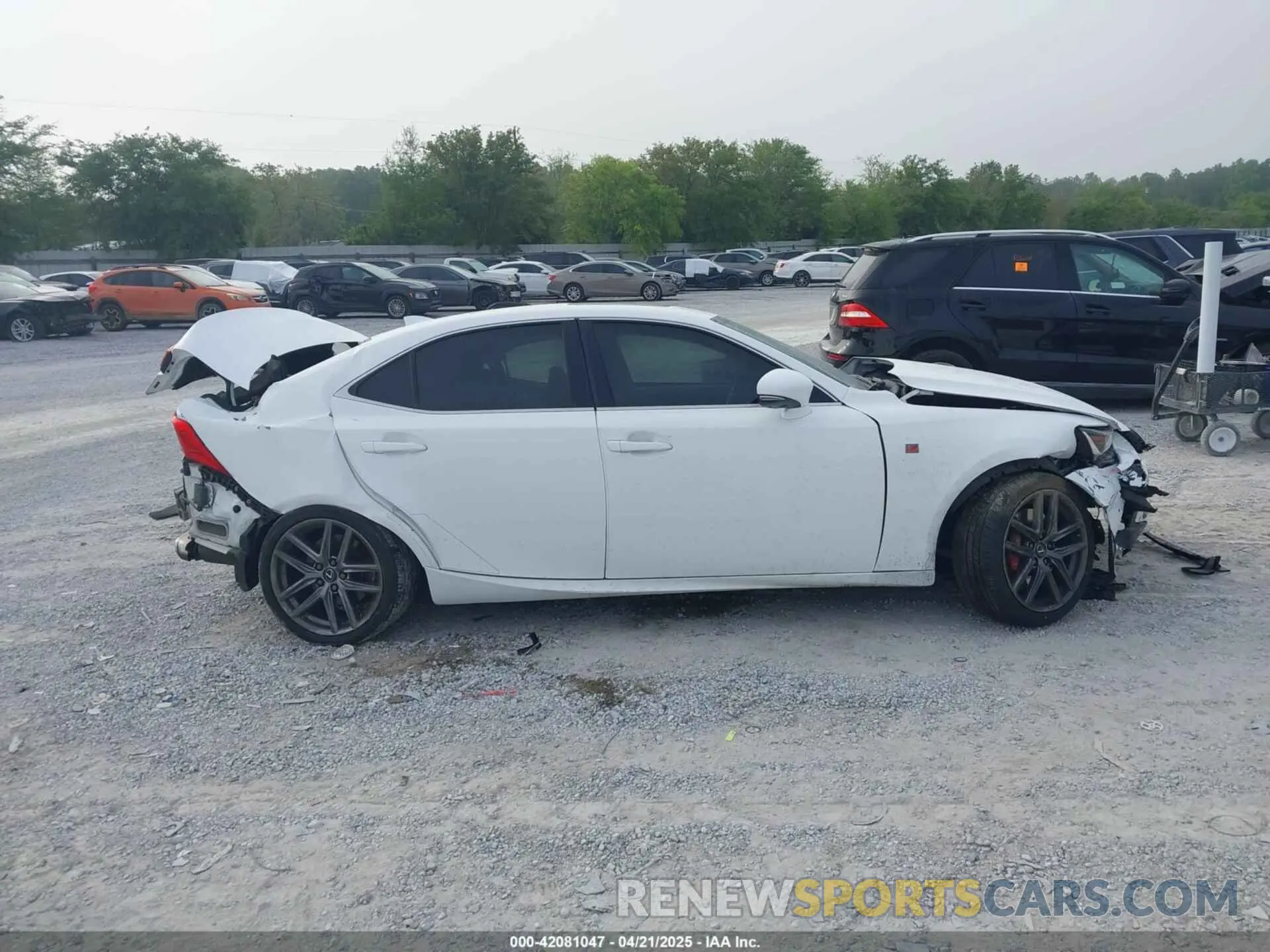 13 fotografías del automóvil dañado JTHGZ1B21L5036312 LEXUS IS 350 2020