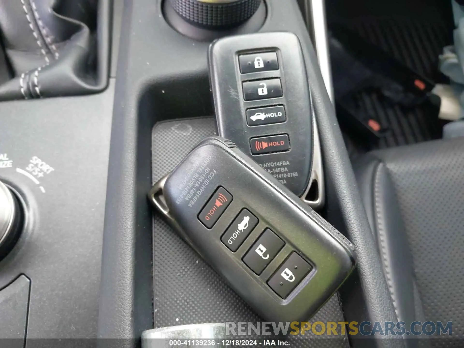 11 fotografías del automóvil dañado JTHGZ1E23L5018034 LEXUS IS 350 2020