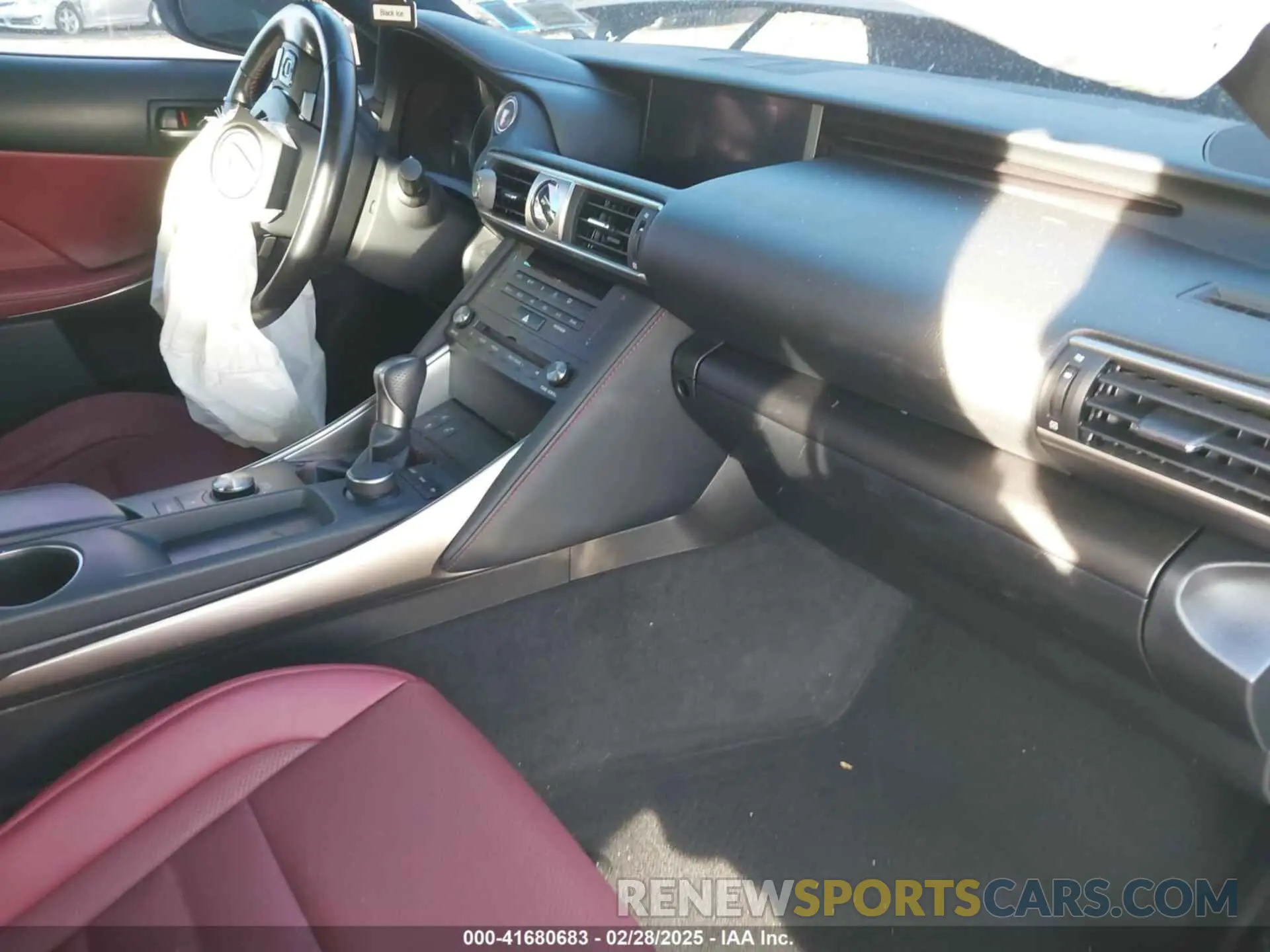 5 fotografías del automóvil dañado JTHGZ1E24L5017362 LEXUS IS 350 2020