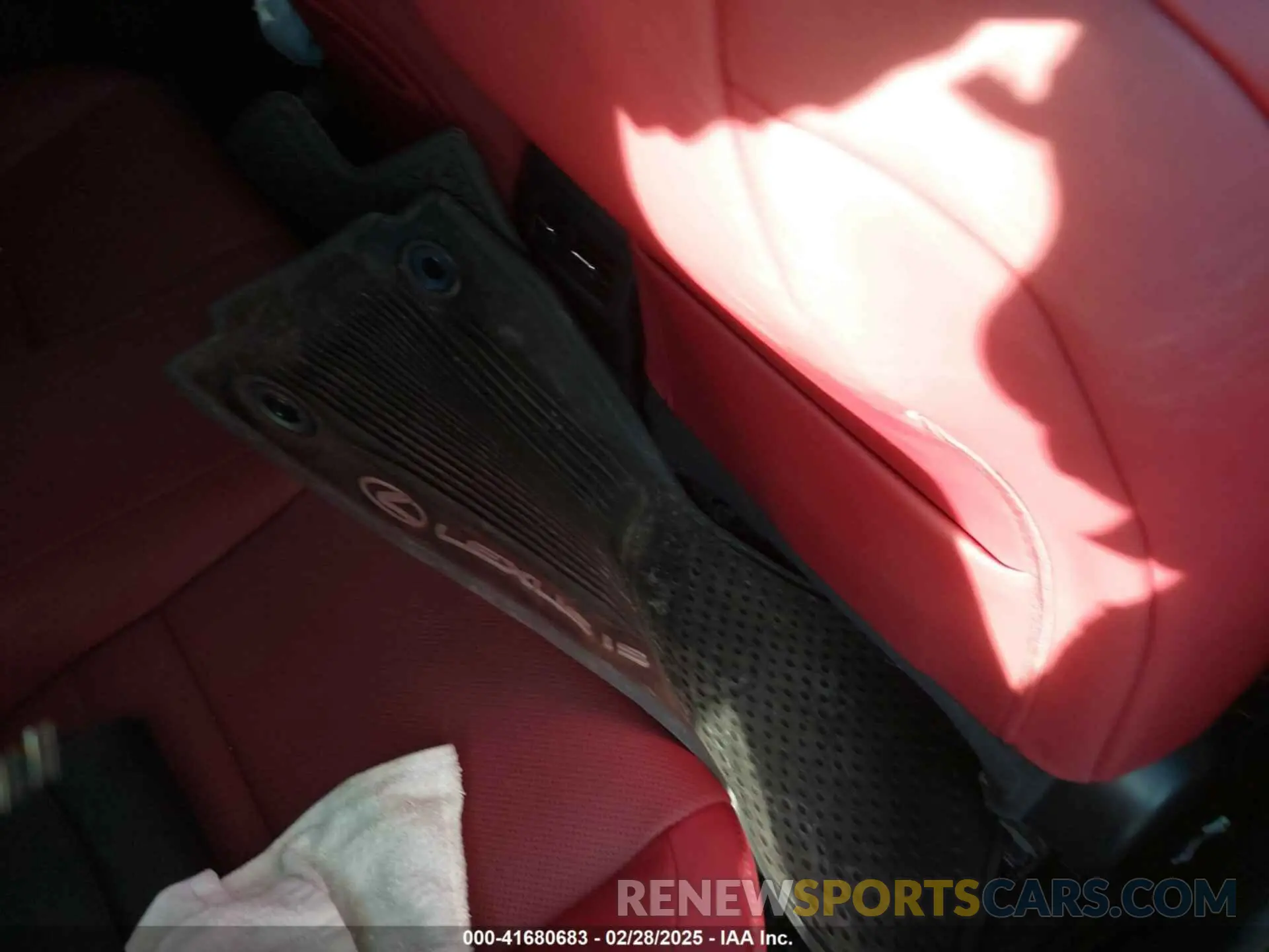 8 fotografías del automóvil dañado JTHGZ1E24L5017362 LEXUS IS 350 2020