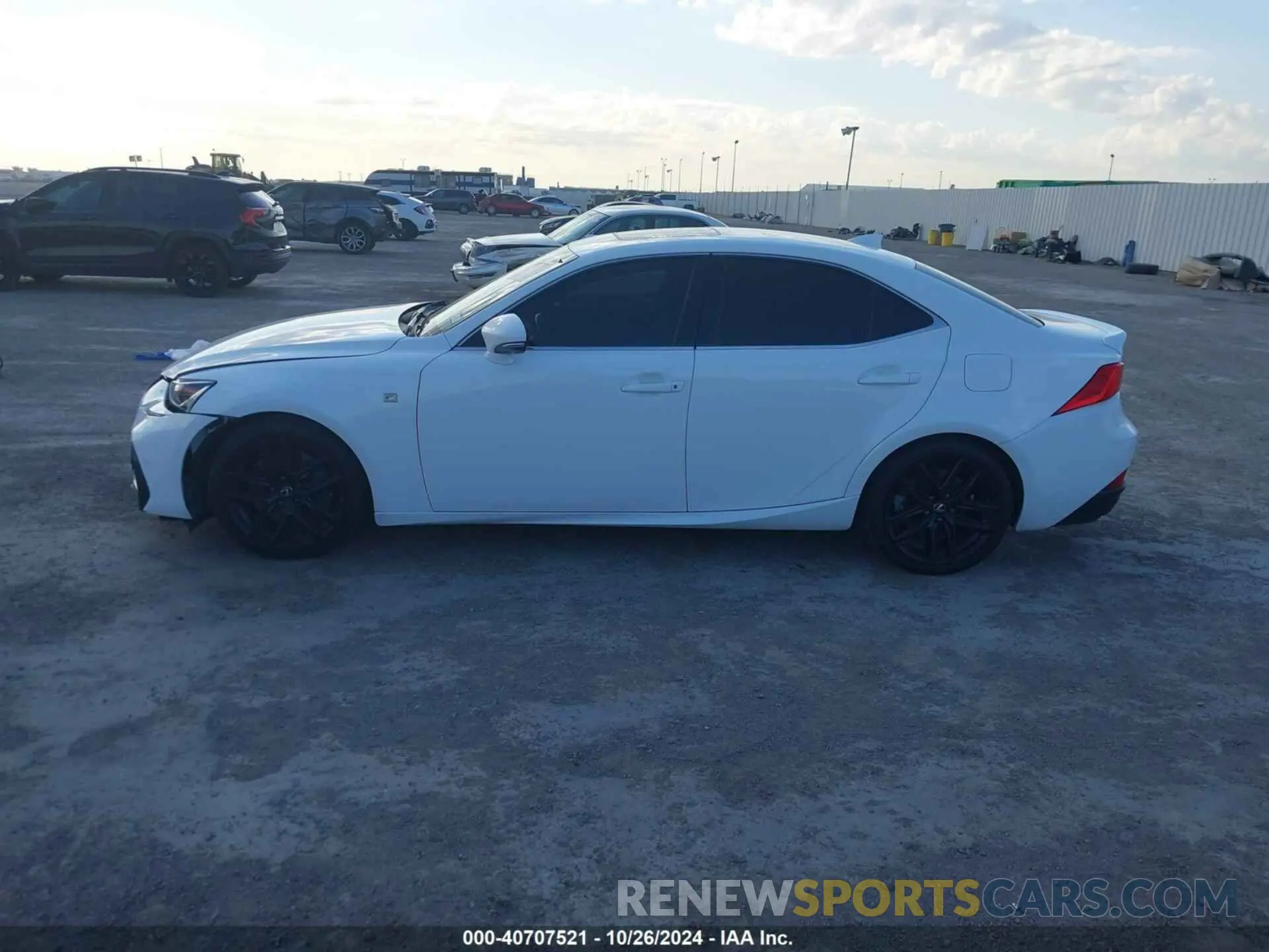 14 fotografías del automóvil dañado JTHGZ1E2XL5017611 LEXUS IS 350 2020