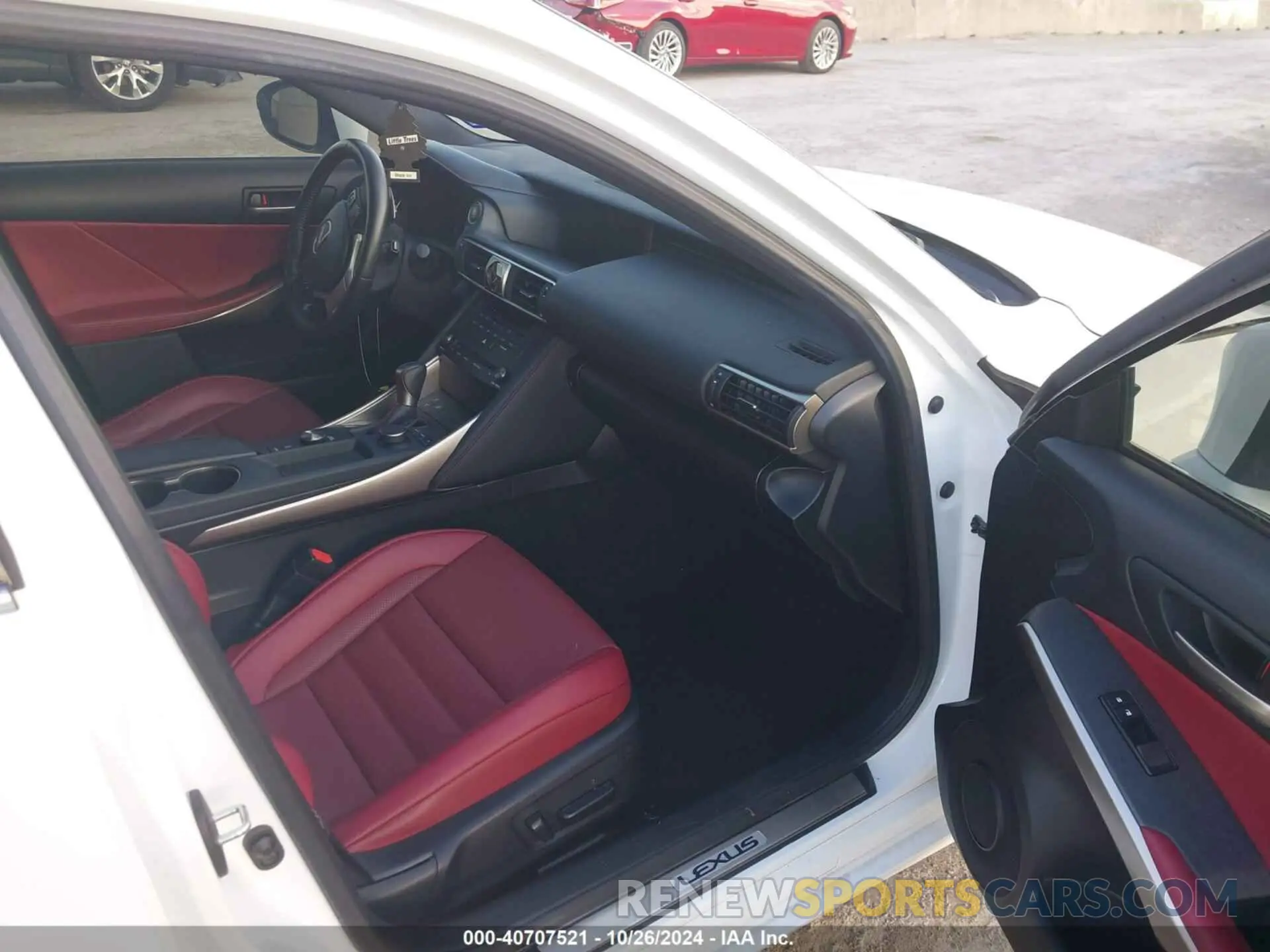 5 fotografías del automóvil dañado JTHGZ1E2XL5017611 LEXUS IS 350 2020