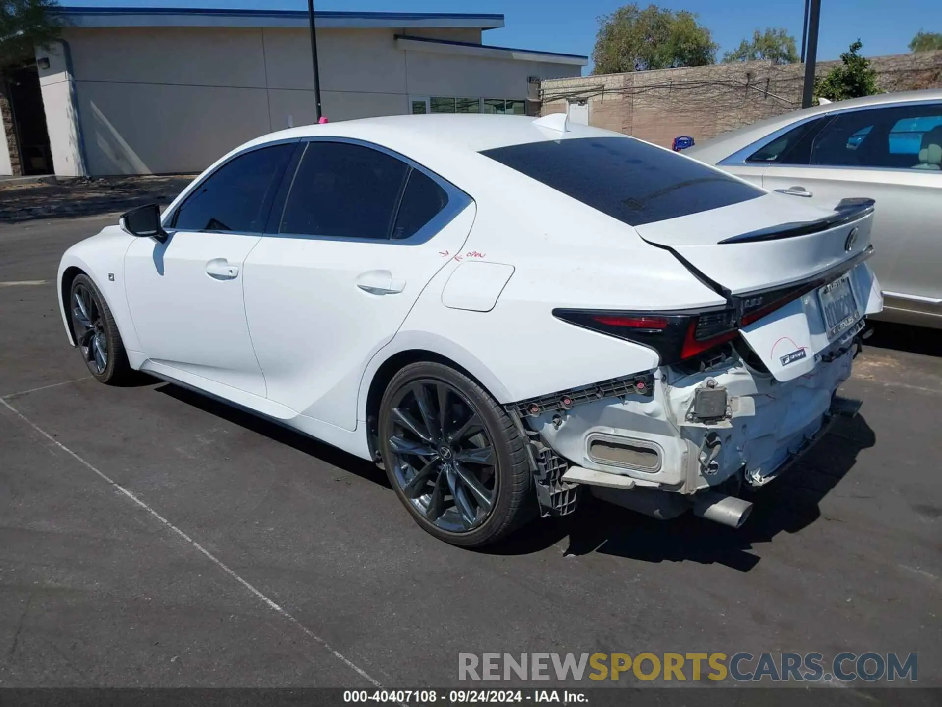 3 fotografías del automóvil dañado JTHGZ1B20M5038733 LEXUS IS 350 2021