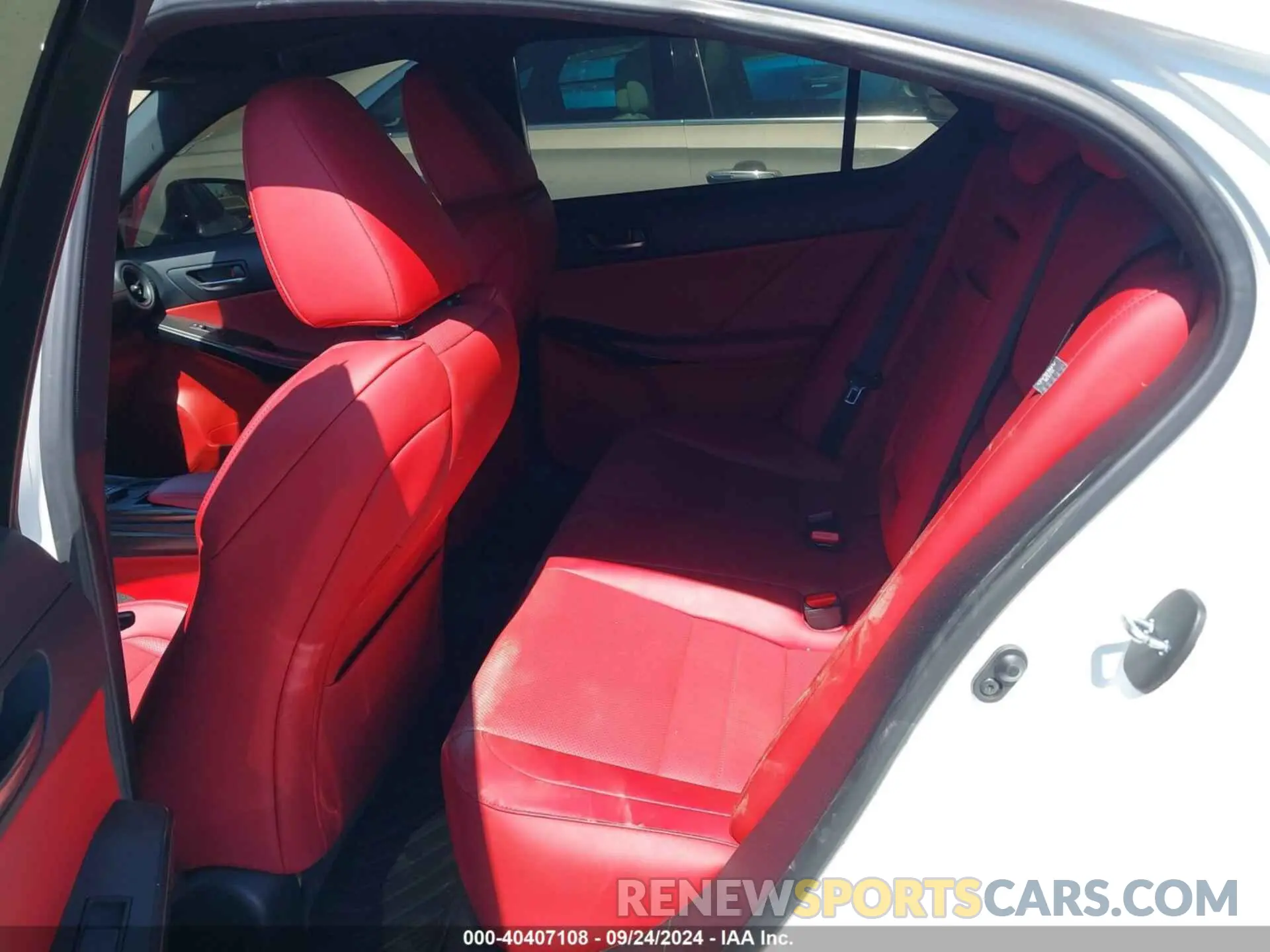 8 fotografías del automóvil dañado JTHGZ1B20M5038733 LEXUS IS 350 2021