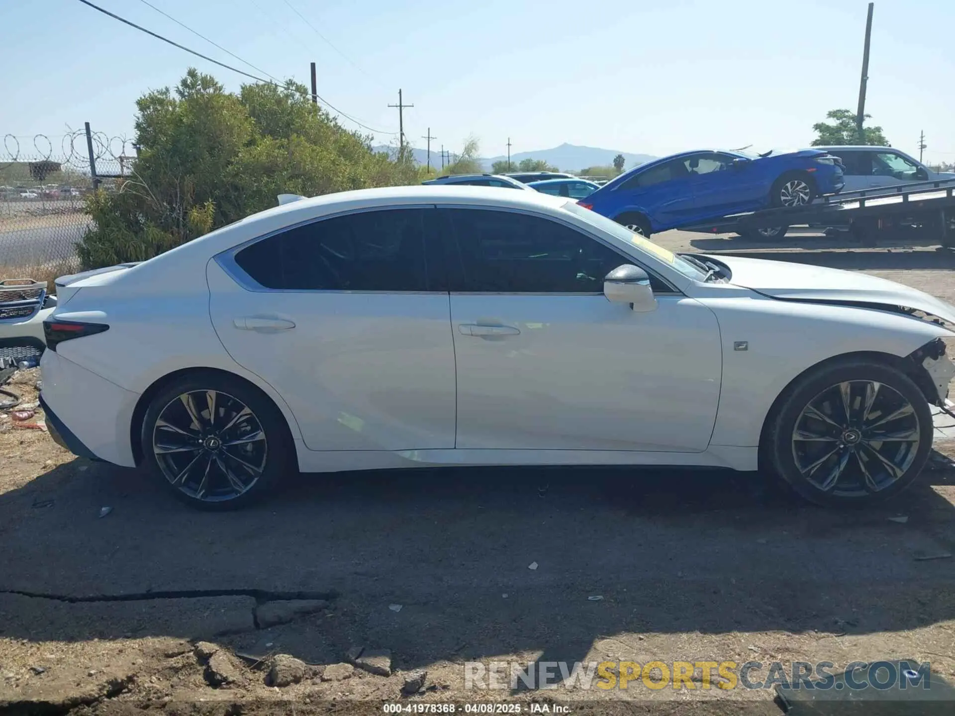 14 fotografías del automóvil dañado JTHGZ1B20M5039154 LEXUS IS 350 2021