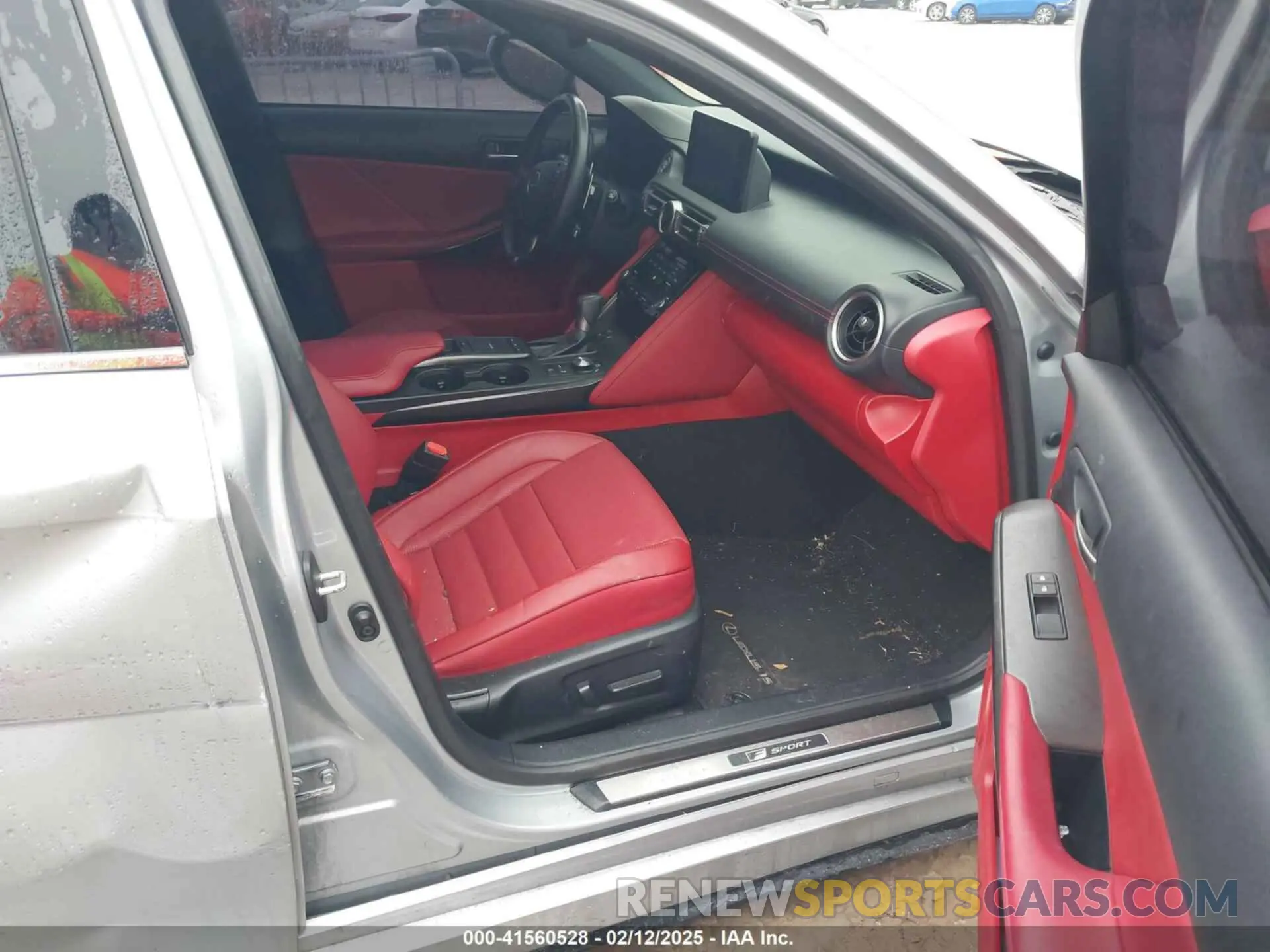 5 fotografías del automóvil dañado JTHGZ1B20M5039493 LEXUS IS 350 2021