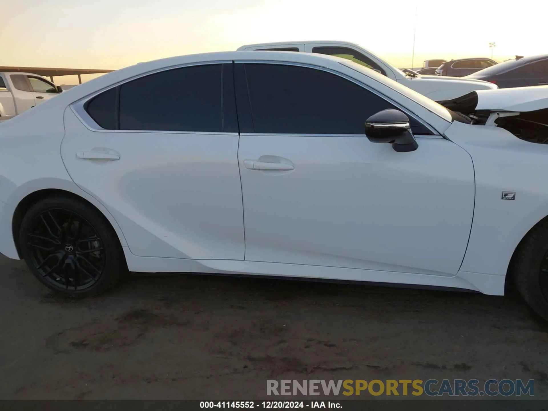 13 fotografías del automóvil dañado JTHGZ1B20M5041891 LEXUS IS 350 2021