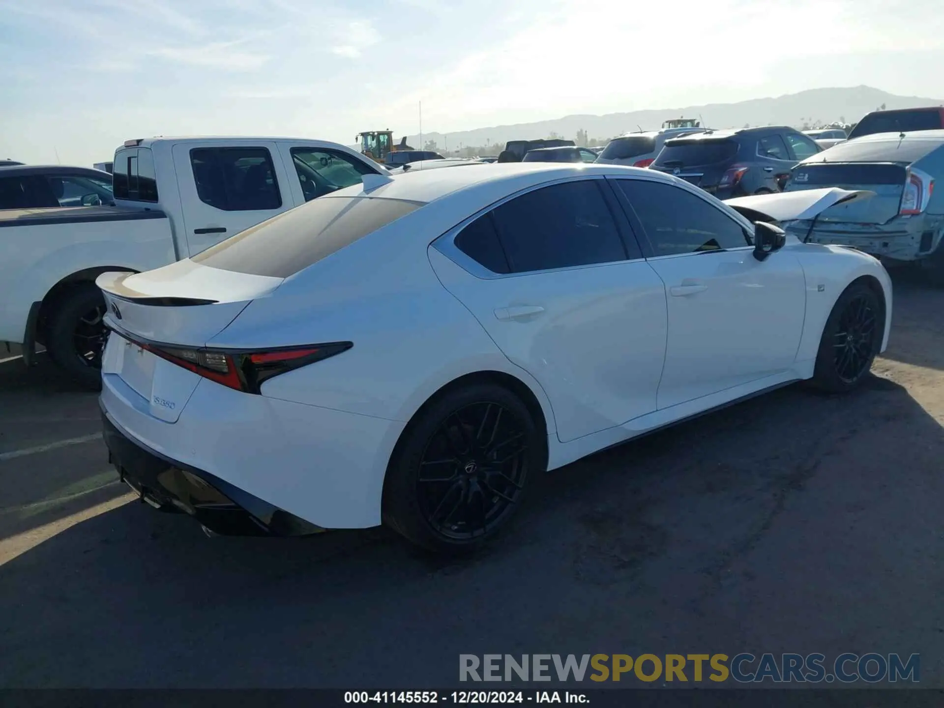 4 fotografías del automóvil dañado JTHGZ1B20M5041891 LEXUS IS 350 2021