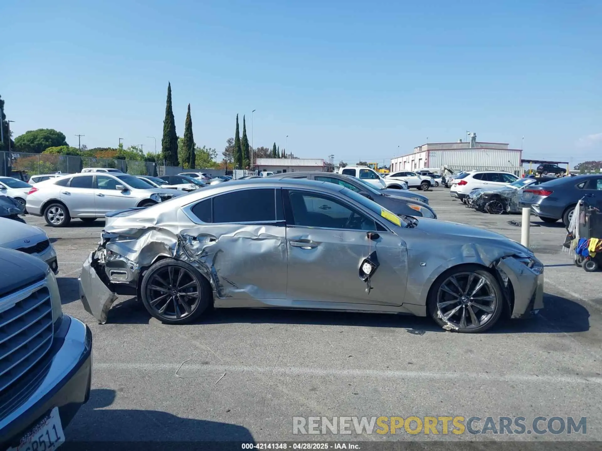 13 fotografías del automóvil dañado JTHGZ1B21M5044458 LEXUS IS 350 2021