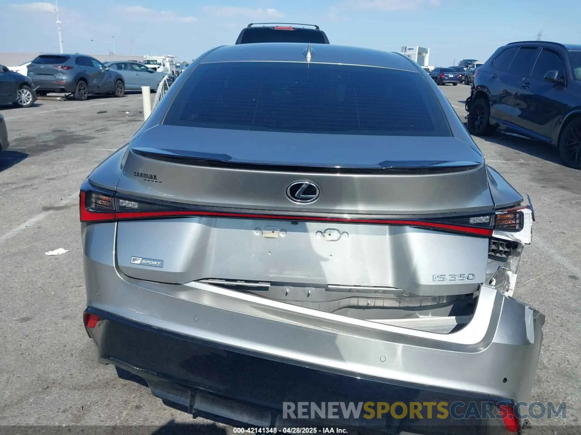 16 fotografías del automóvil dañado JTHGZ1B21M5044458 LEXUS IS 350 2021