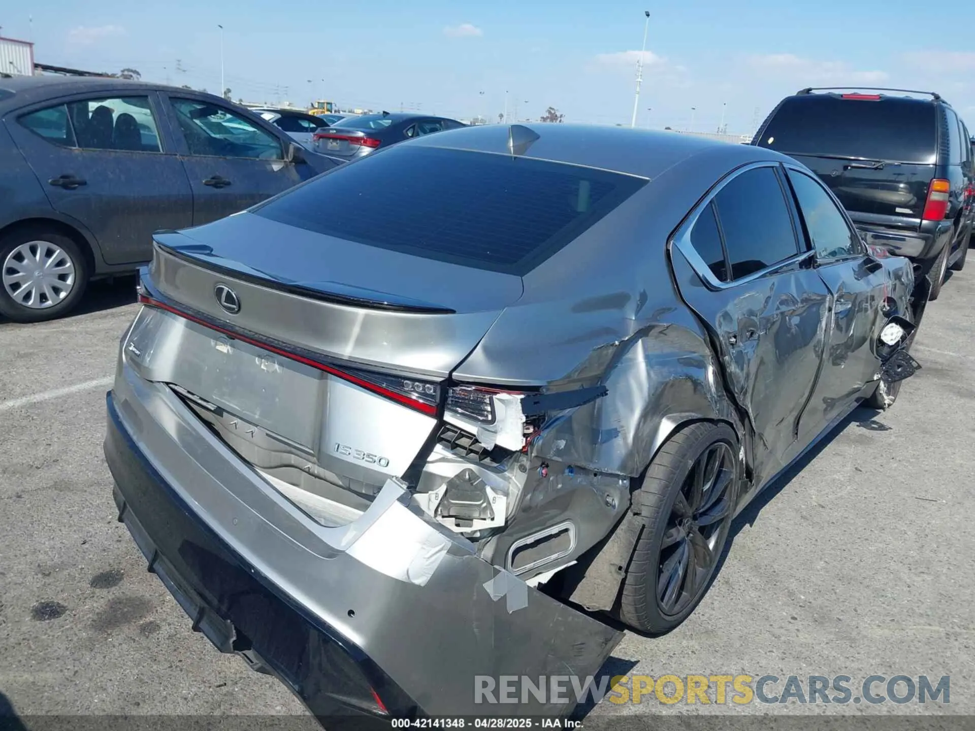 4 fotografías del automóvil dañado JTHGZ1B21M5044458 LEXUS IS 350 2021
