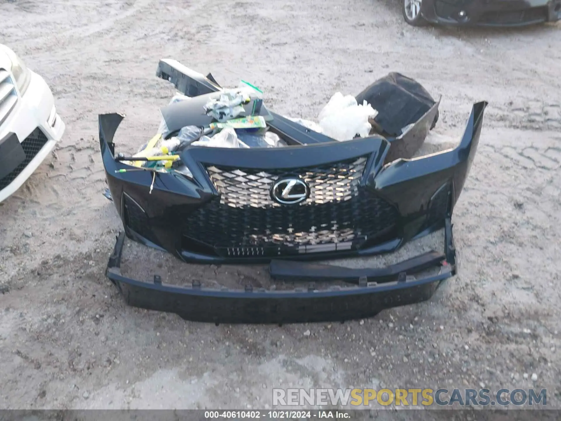 12 fotografías del automóvil dañado JTHGZ1B22M5039172 LEXUS IS 350 2021