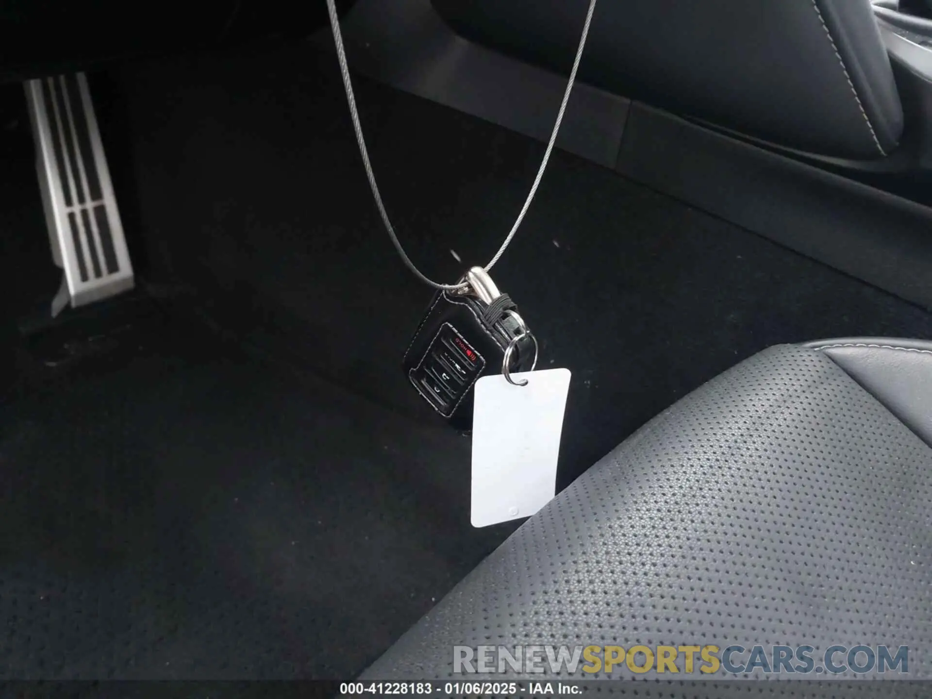 11 fotografías del automóvil dañado JTHGZ1B23M5039150 LEXUS IS 350 2021