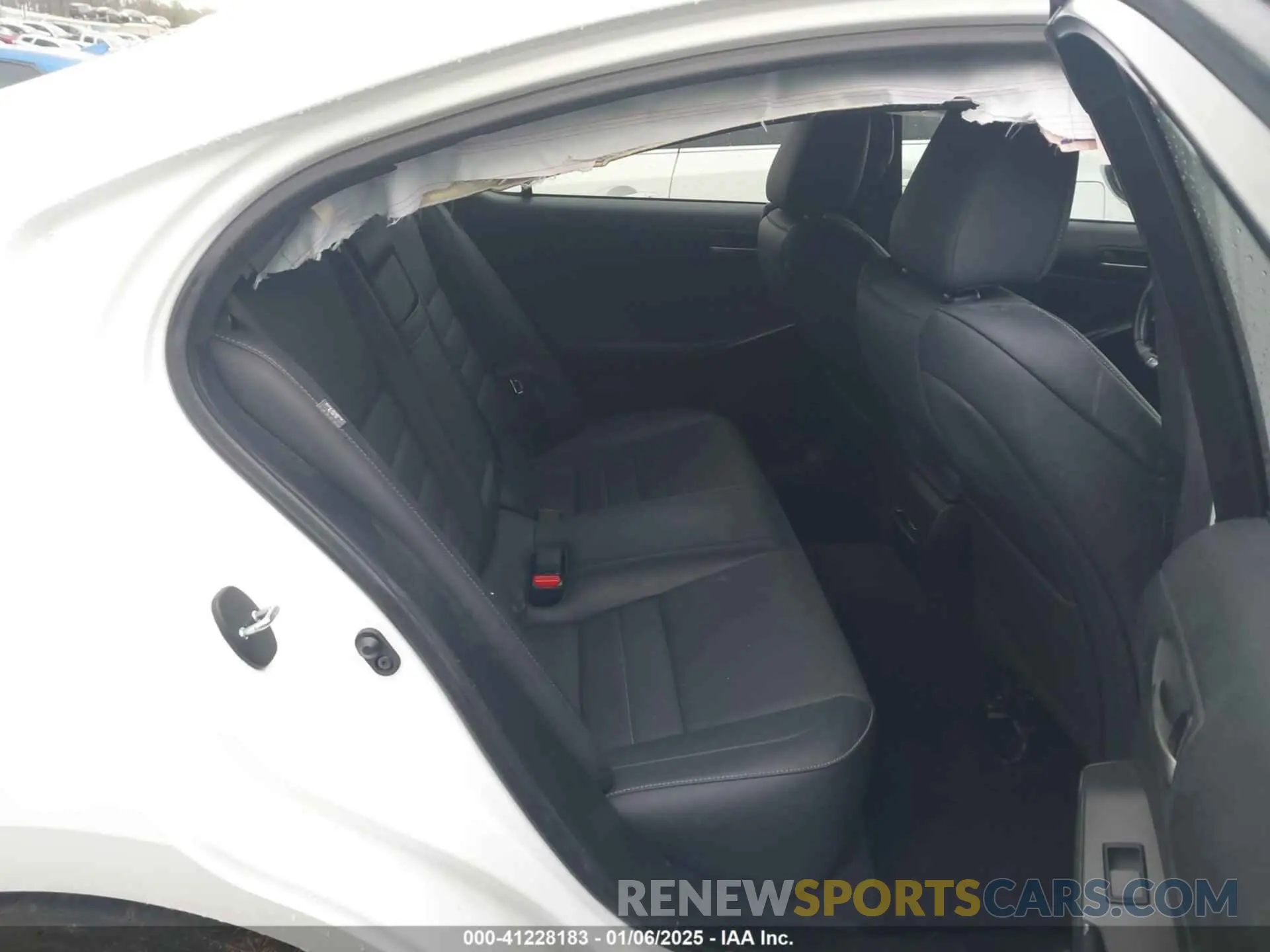 8 fotografías del automóvil dañado JTHGZ1B23M5039150 LEXUS IS 350 2021