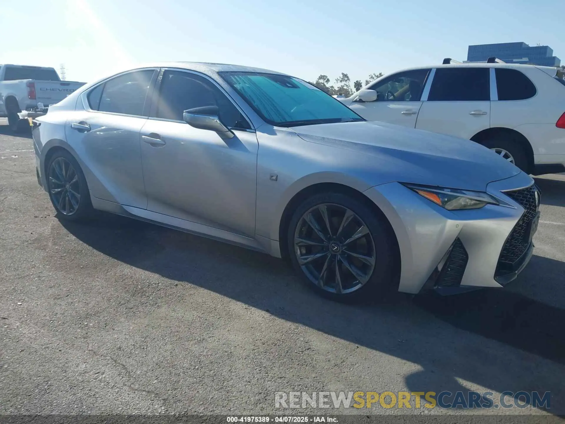 1 fotografías del automóvil dañado JTHGZ1B23M5042498 LEXUS IS 350 2021