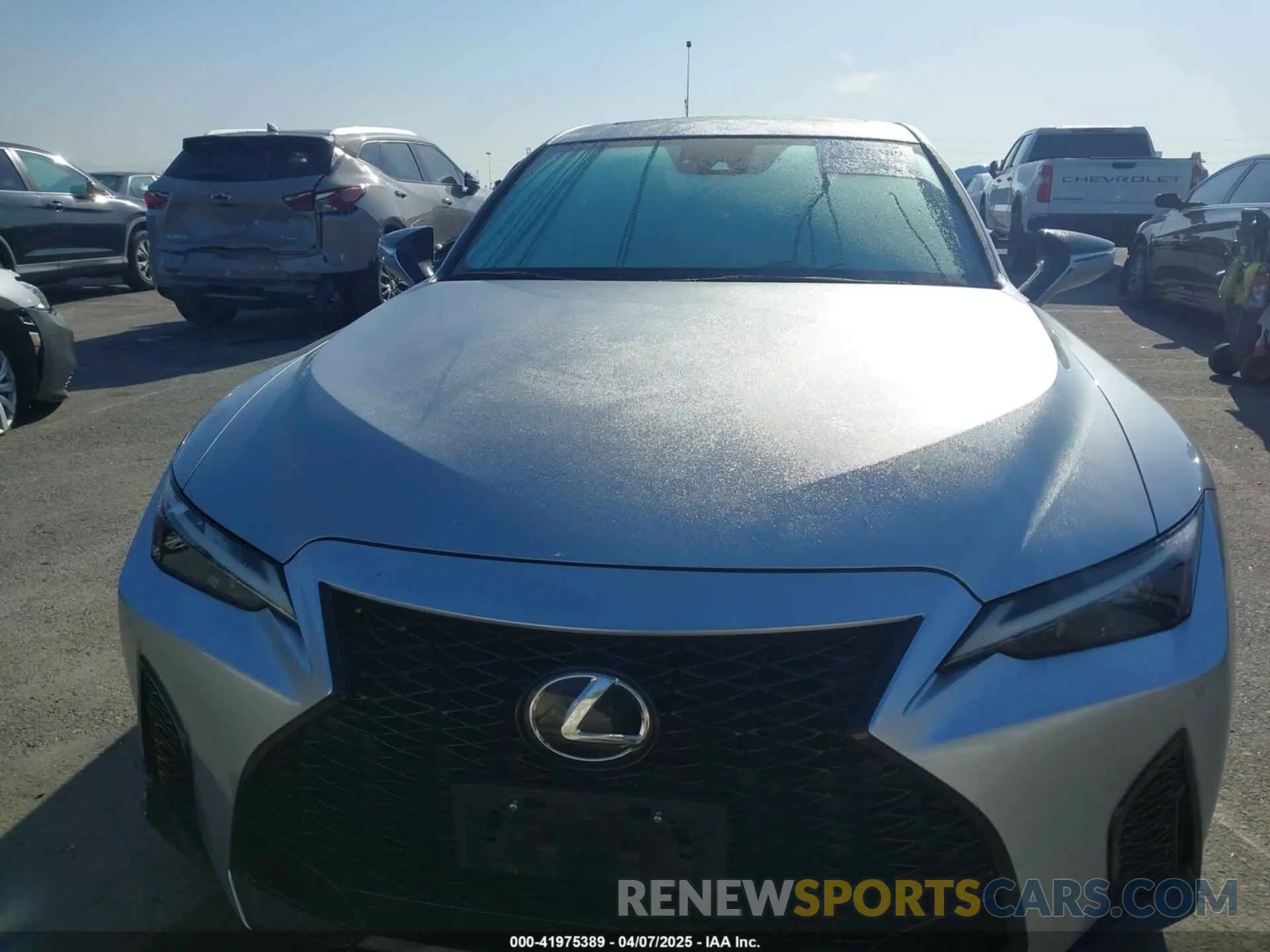 12 fotografías del automóvil dañado JTHGZ1B23M5042498 LEXUS IS 350 2021