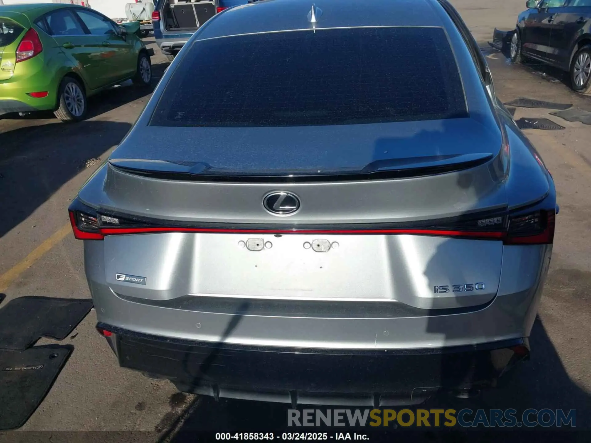 16 fotografías del automóvil dañado JTHGZ1B23M5042856 LEXUS IS 350 2021
