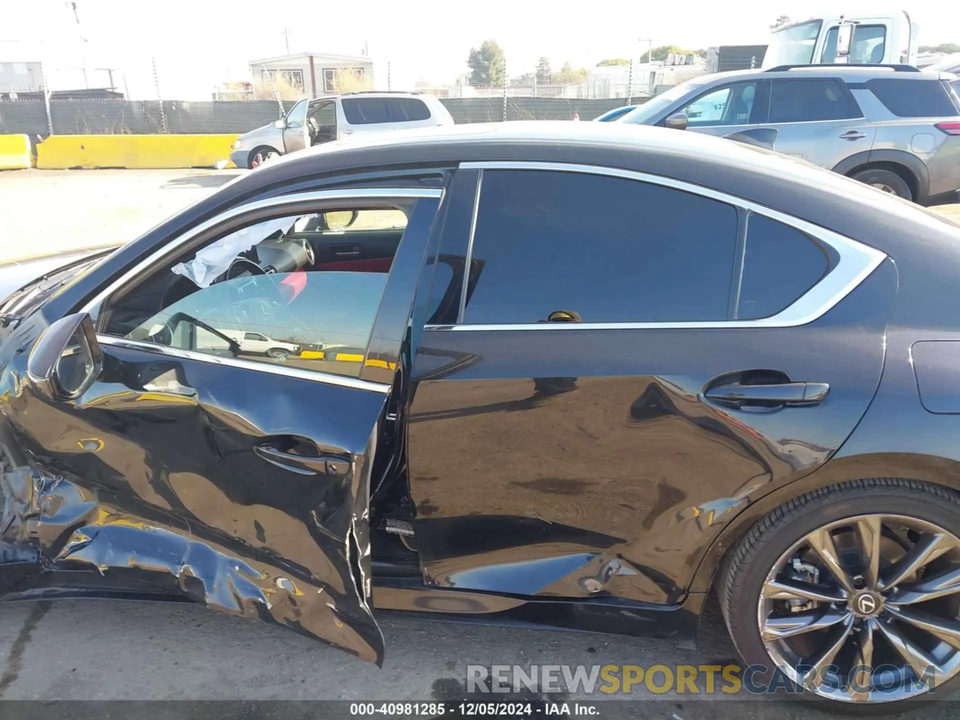15 fotografías del automóvil dañado JTHGZ1B24M5039092 LEXUS IS 350 2021