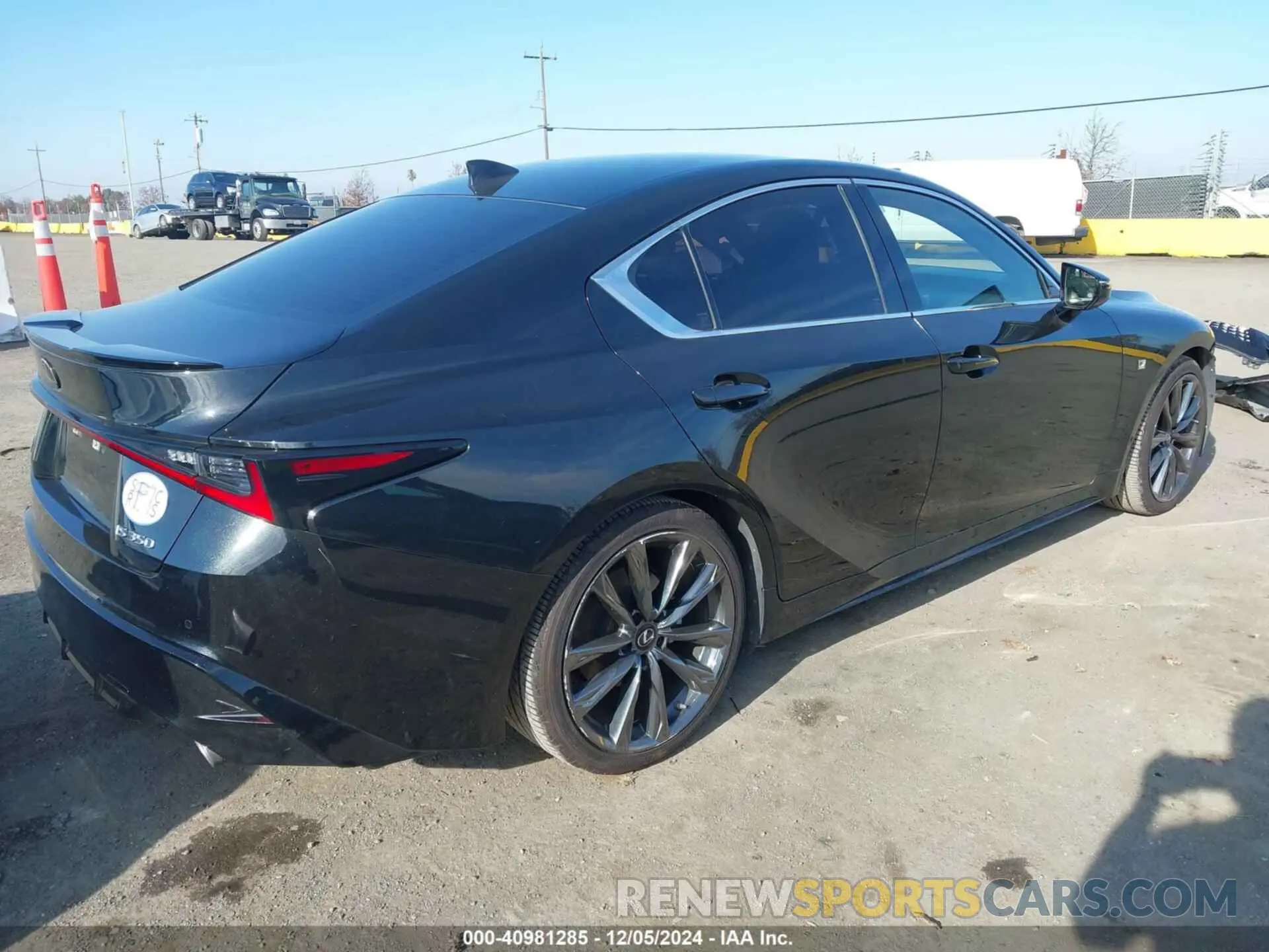 4 fotografías del automóvil dañado JTHGZ1B24M5039092 LEXUS IS 350 2021