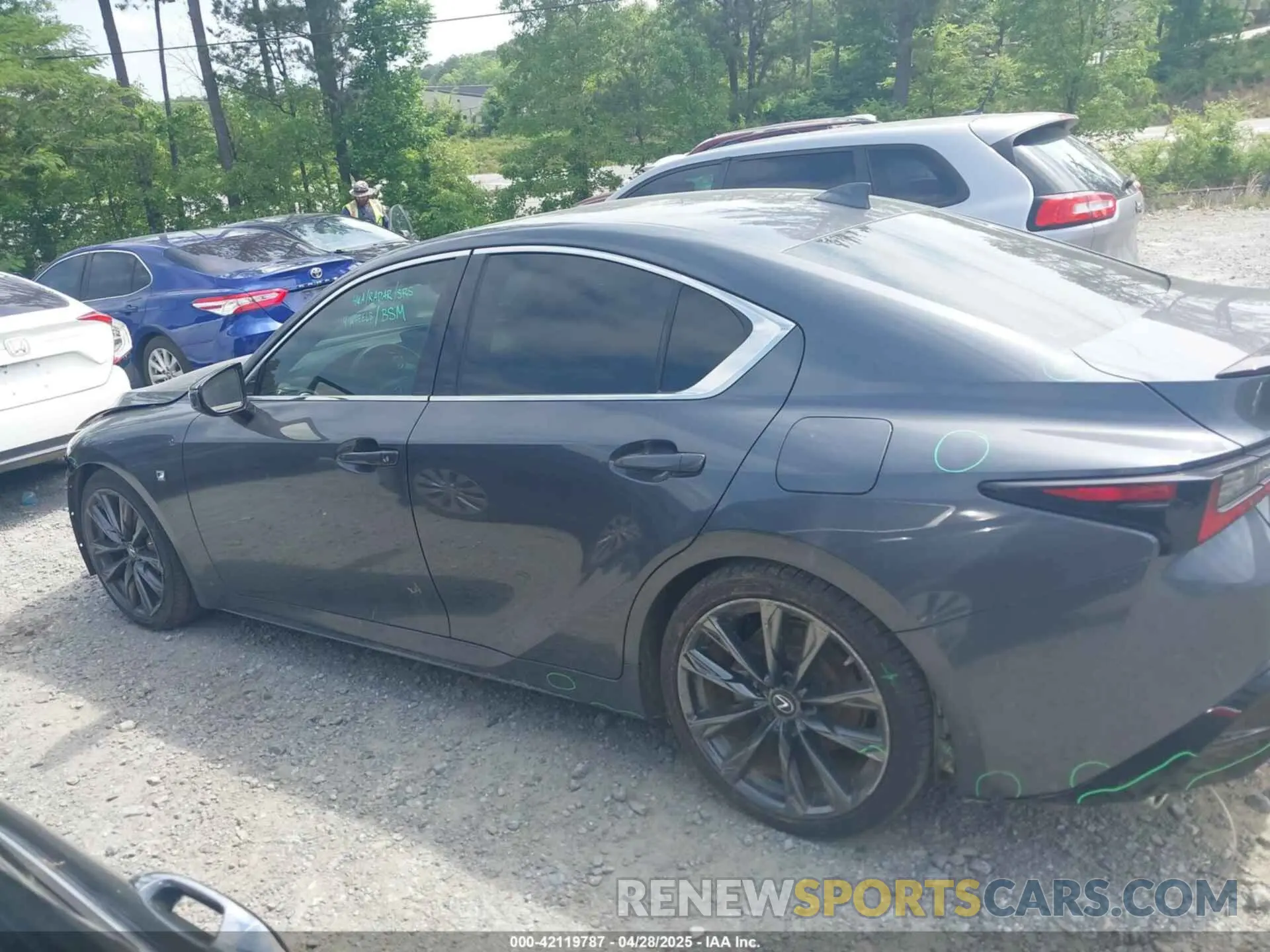 14 fotografías del automóvil dañado JTHGZ1B24M5044762 LEXUS IS 350 2021