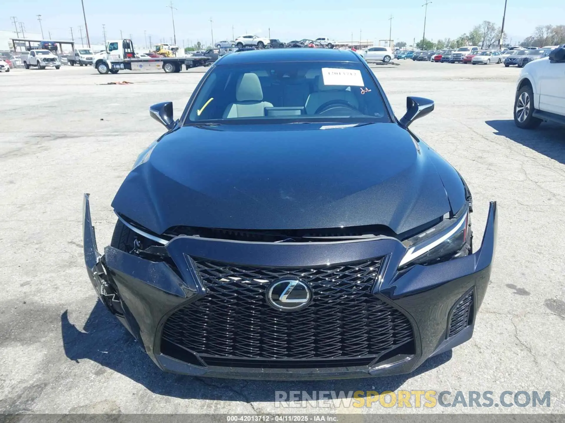 12 fotografías del automóvil dañado JTHGZ1B25M5039957 LEXUS IS 350 2021