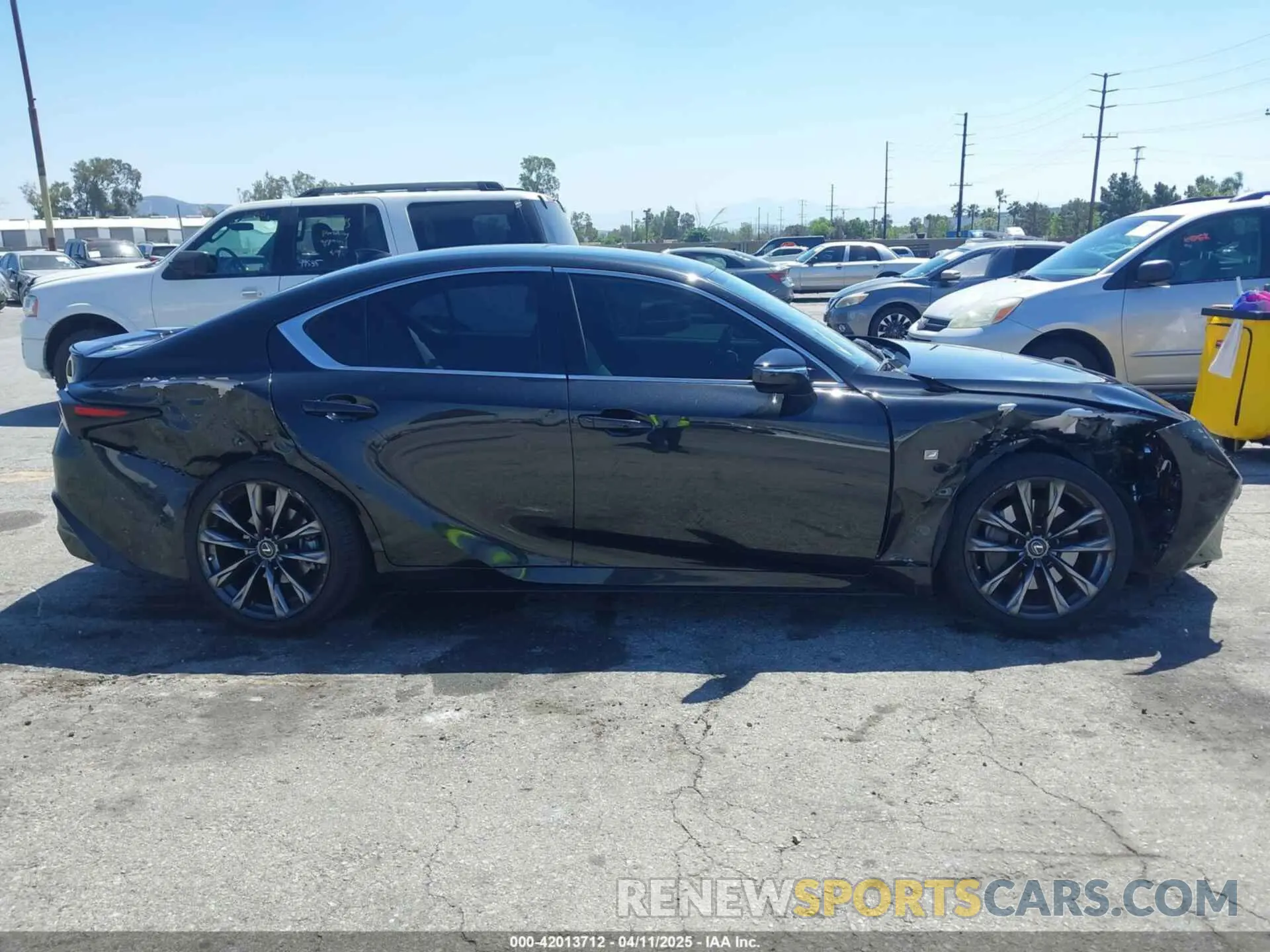 13 fotografías del automóvil dañado JTHGZ1B25M5039957 LEXUS IS 350 2021