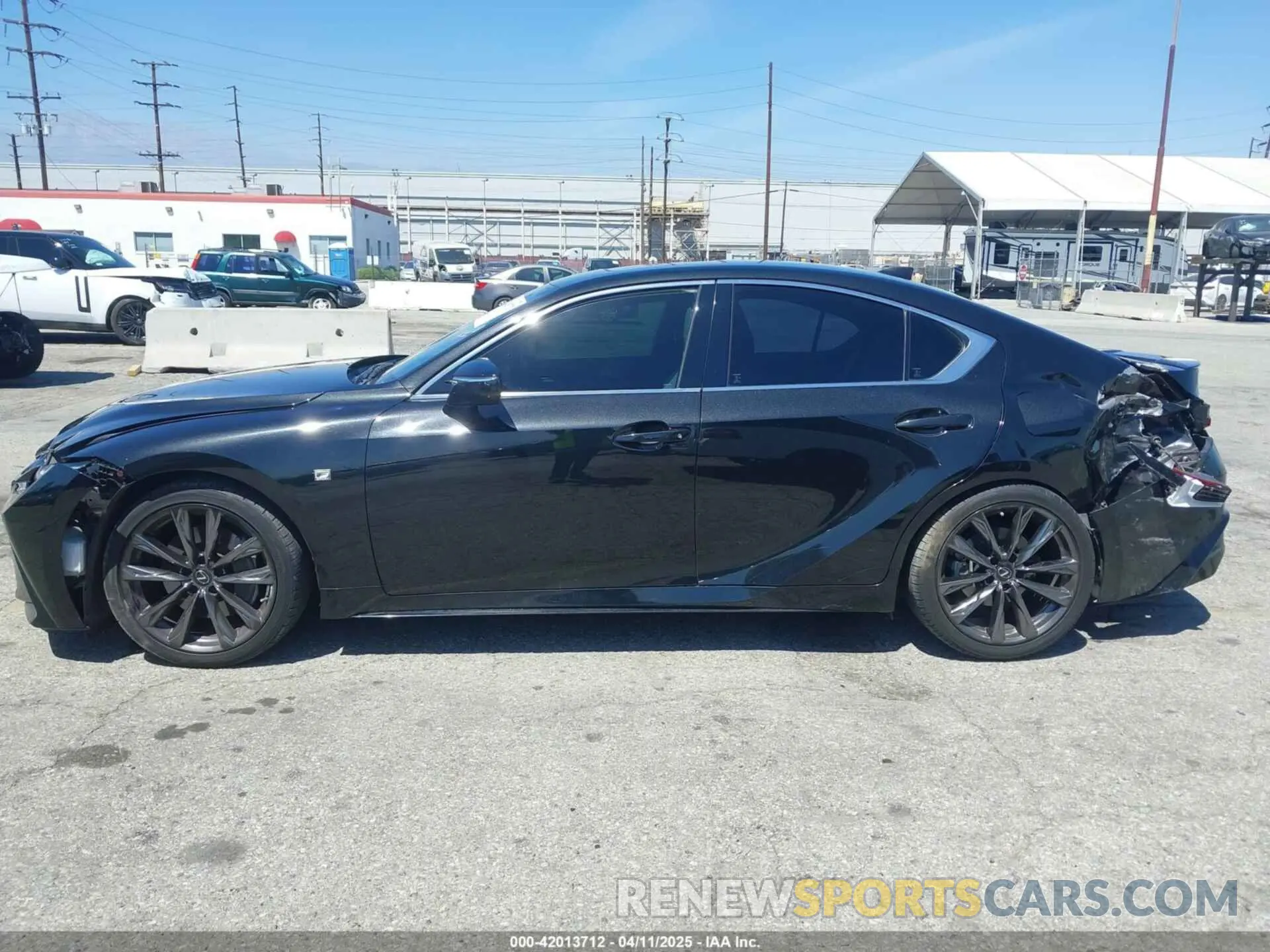 14 fotografías del automóvil dañado JTHGZ1B25M5039957 LEXUS IS 350 2021