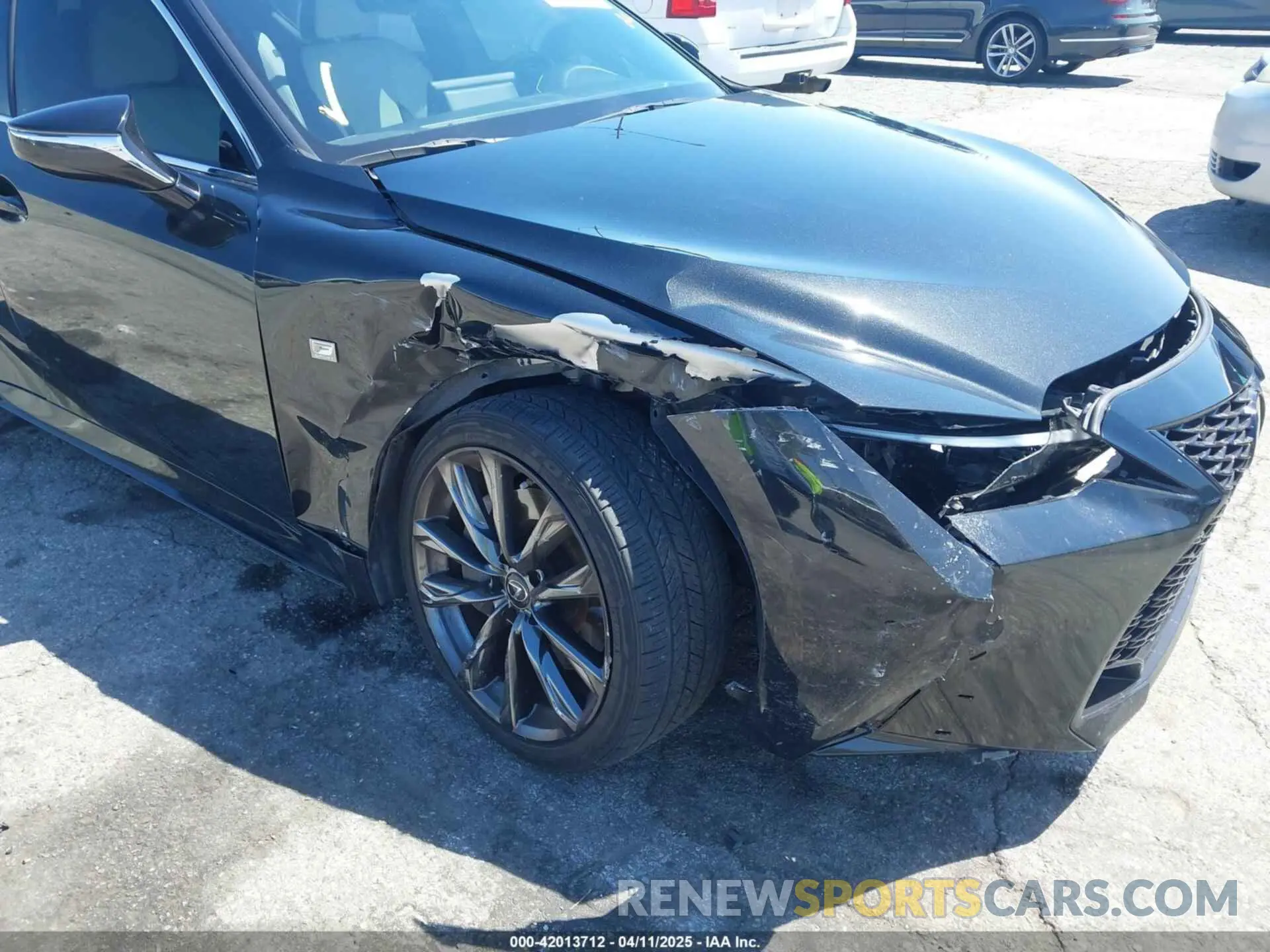 17 fotografías del automóvil dañado JTHGZ1B25M5039957 LEXUS IS 350 2021