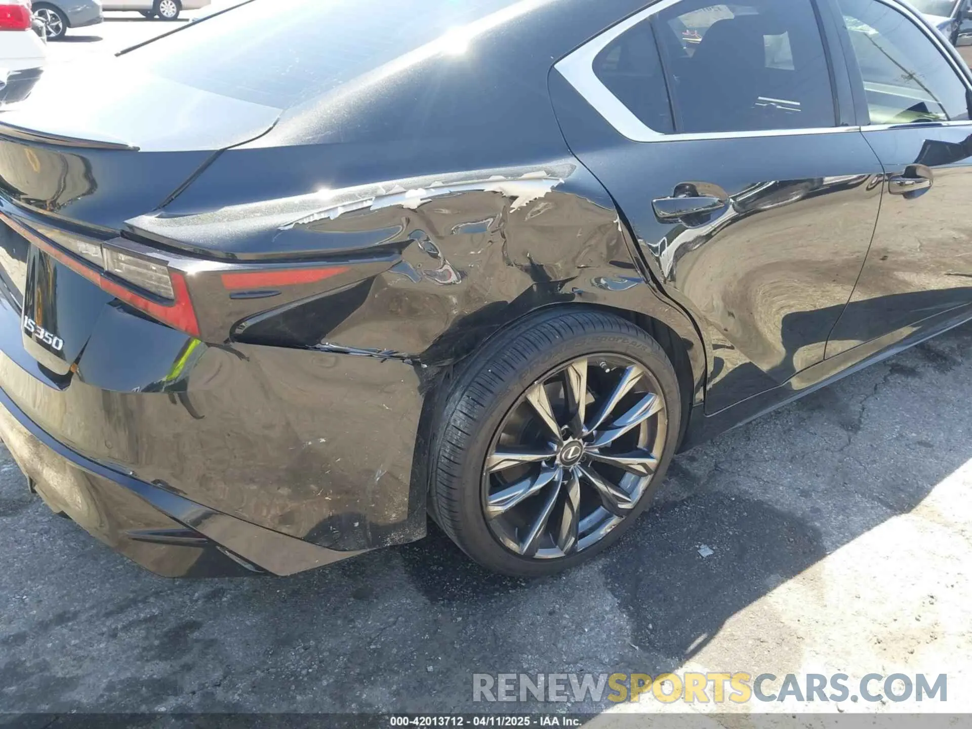 18 fotografías del automóvil dañado JTHGZ1B25M5039957 LEXUS IS 350 2021