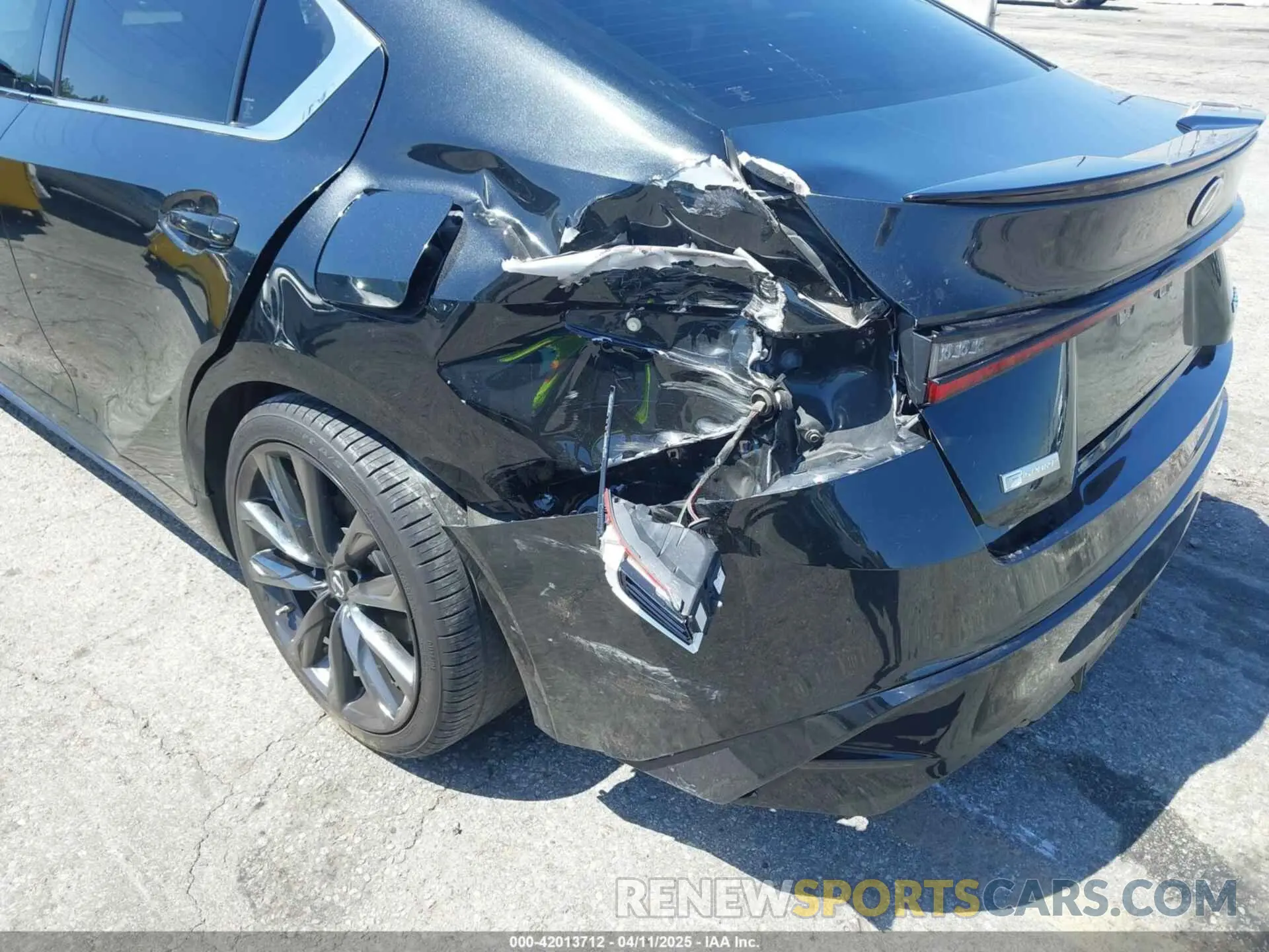 19 fotografías del automóvil dañado JTHGZ1B25M5039957 LEXUS IS 350 2021