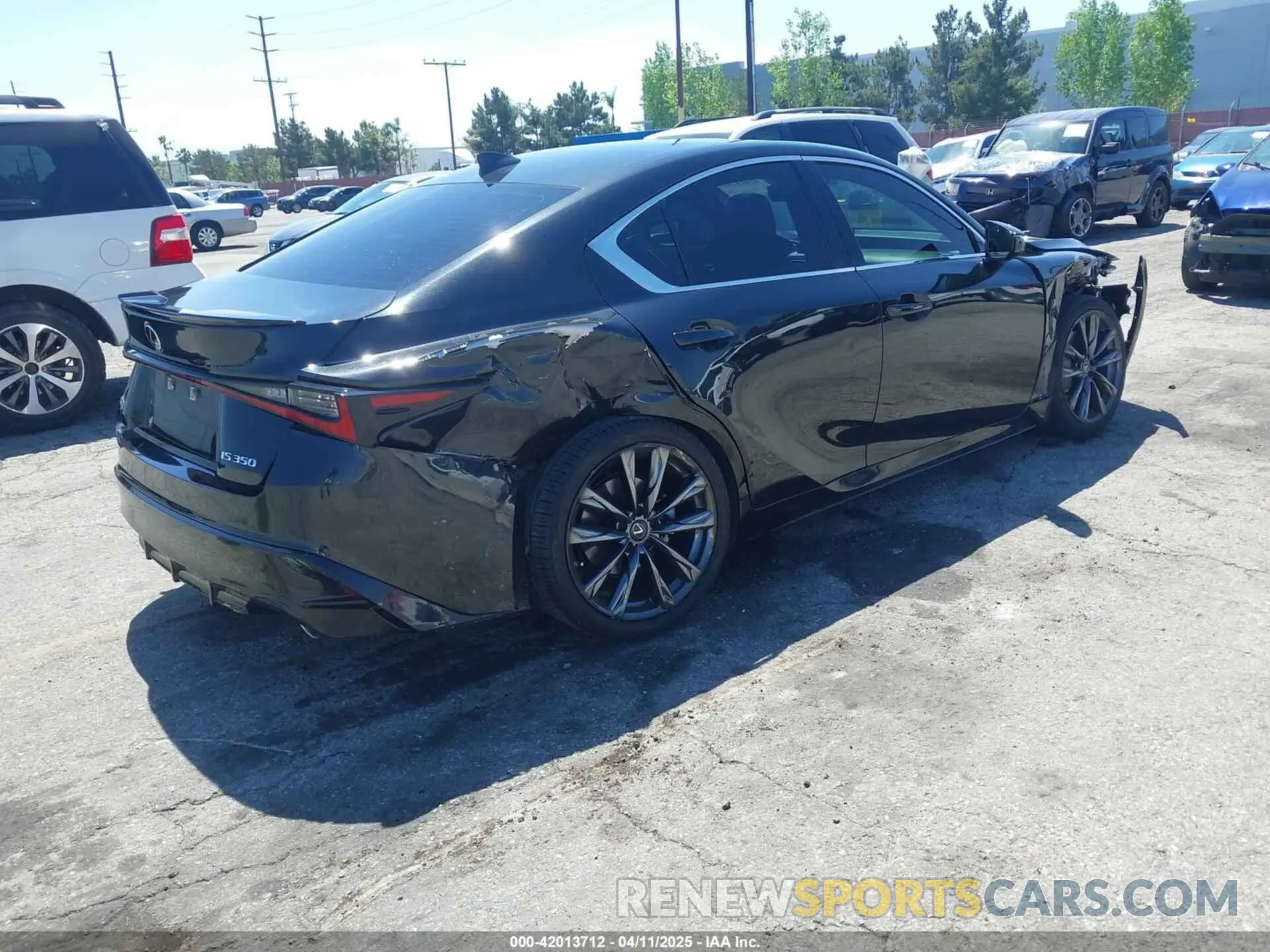 4 fotografías del automóvil dañado JTHGZ1B25M5039957 LEXUS IS 350 2021