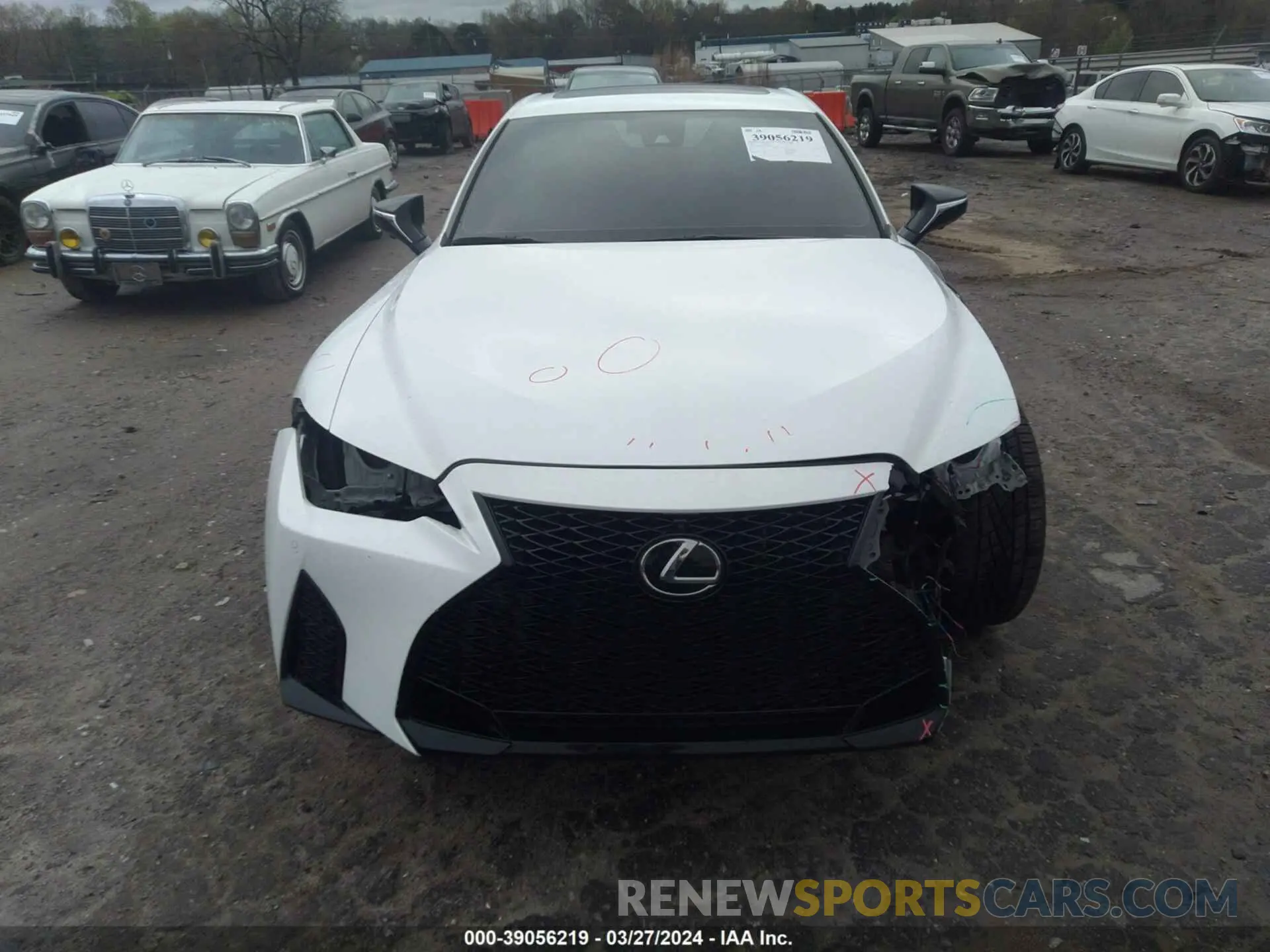 12 fotografías del automóvil dañado JTHGZ1B25M5040459 LEXUS IS 350 2021