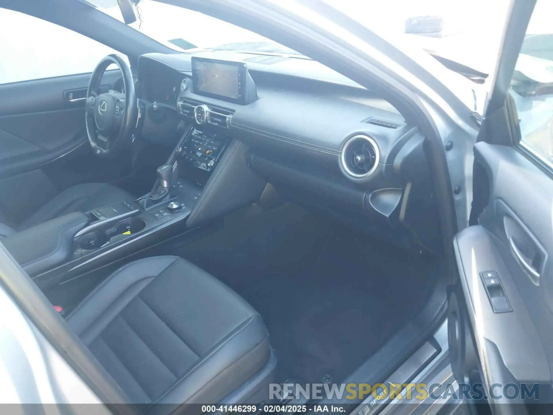 5 fotografías del automóvil dañado JTHGZ1B25M5044060 LEXUS IS 350 2021