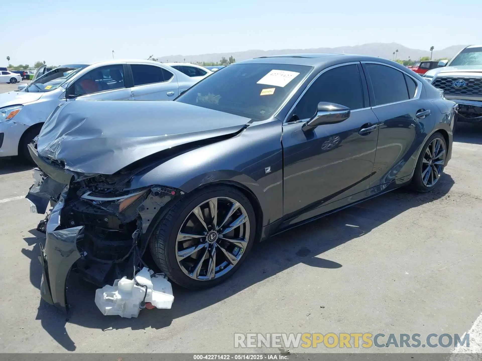 2 fotografías del automóvil dañado JTHGZ1B26M5037621 LEXUS IS 350 2021