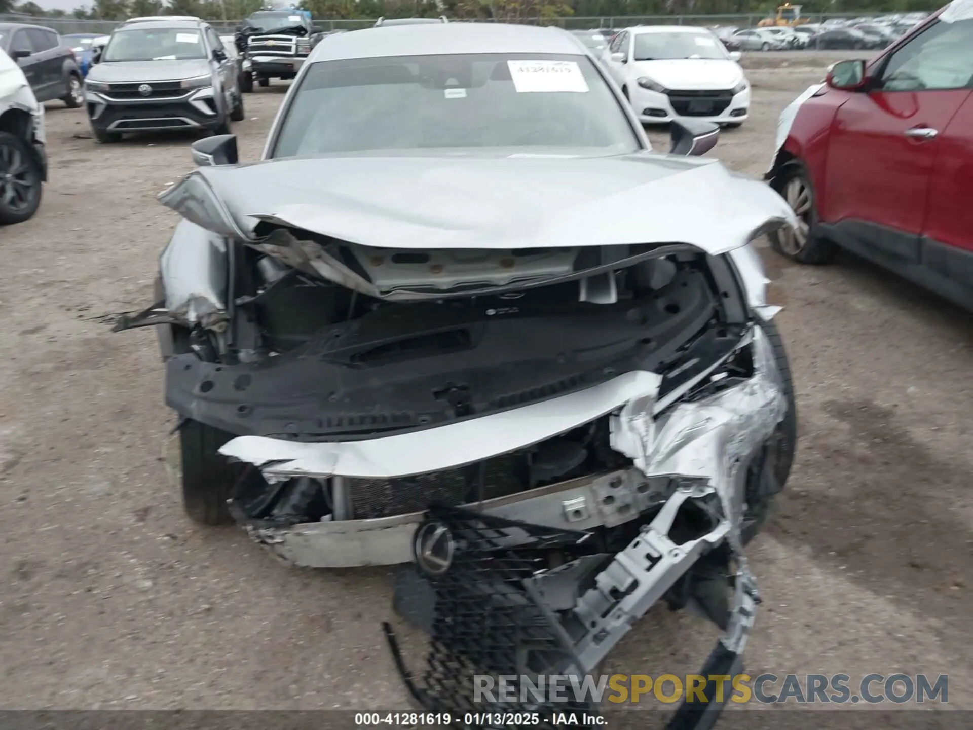 12 fotografías del automóvil dañado JTHGZ1B26M5038249 LEXUS IS 350 2021