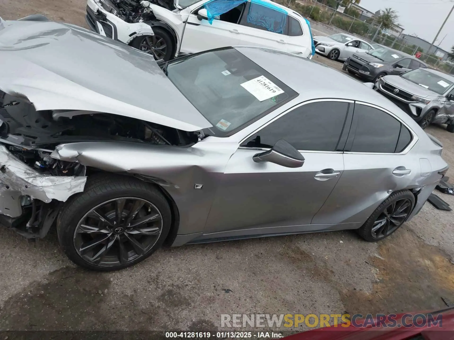 14 fotografías del automóvil dañado JTHGZ1B26M5038249 LEXUS IS 350 2021